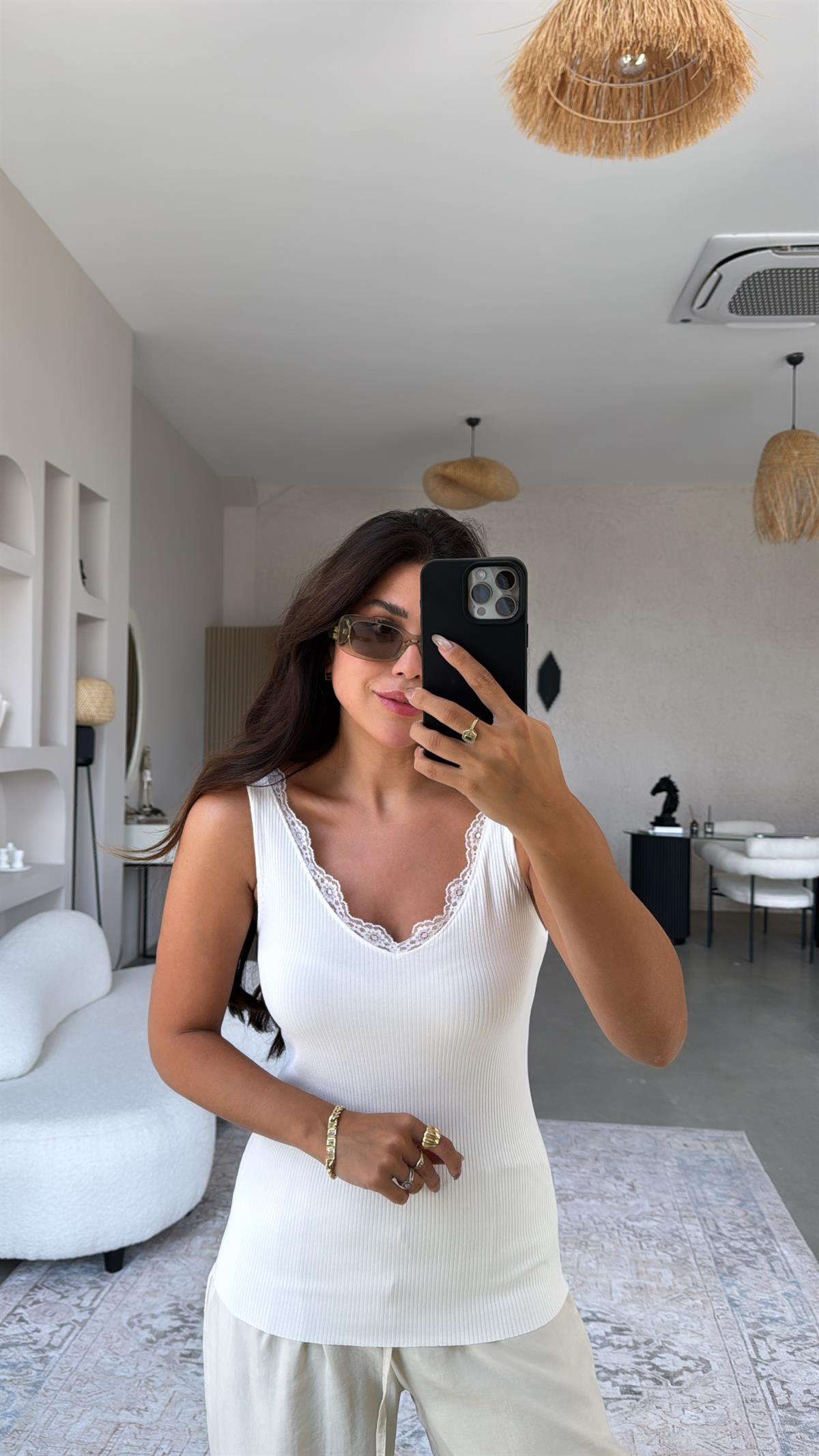 Beyaz Dantel Yaka Fitilli Atlet