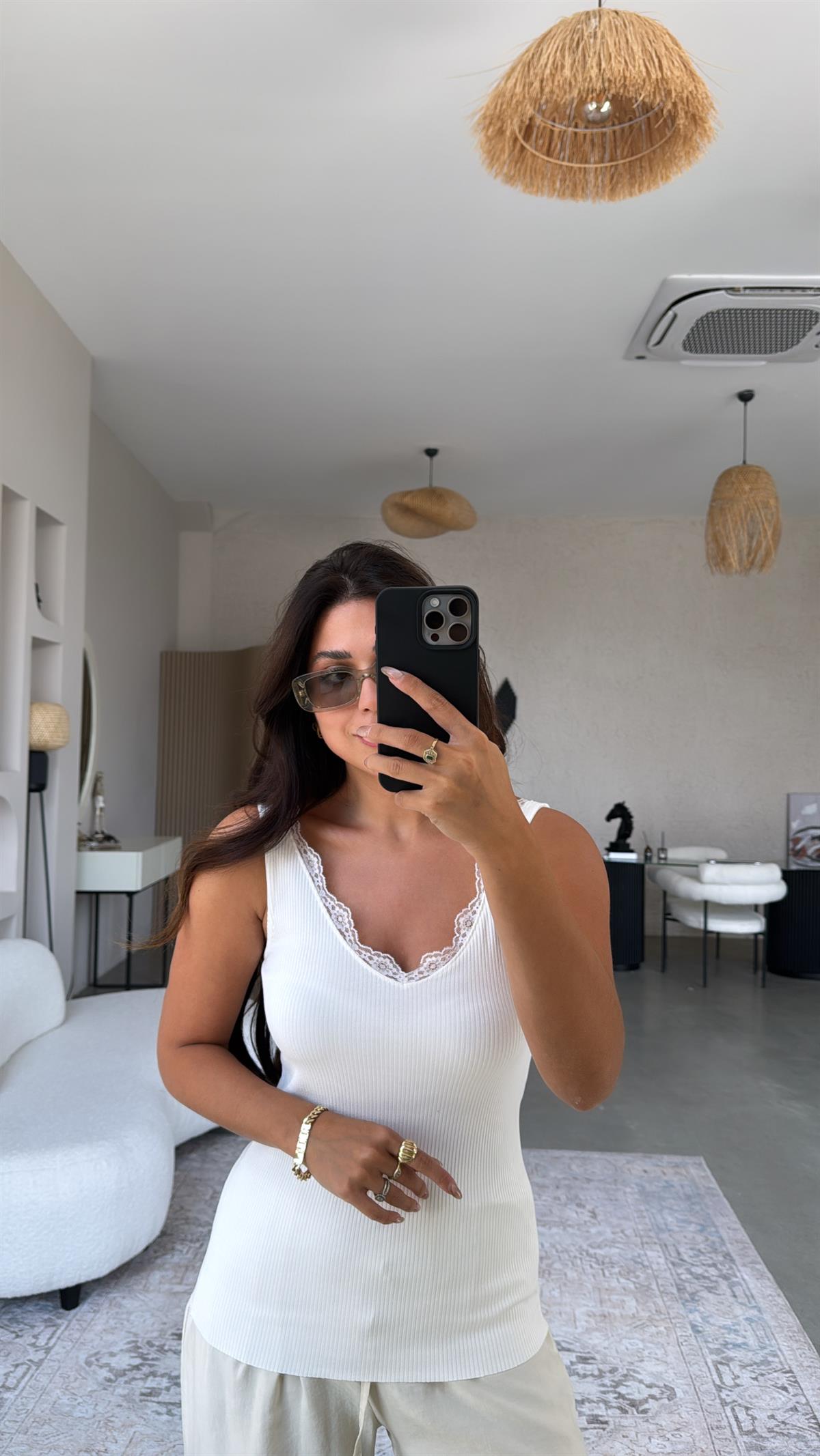 Beyaz Dantel Yaka Fitilli Atlet