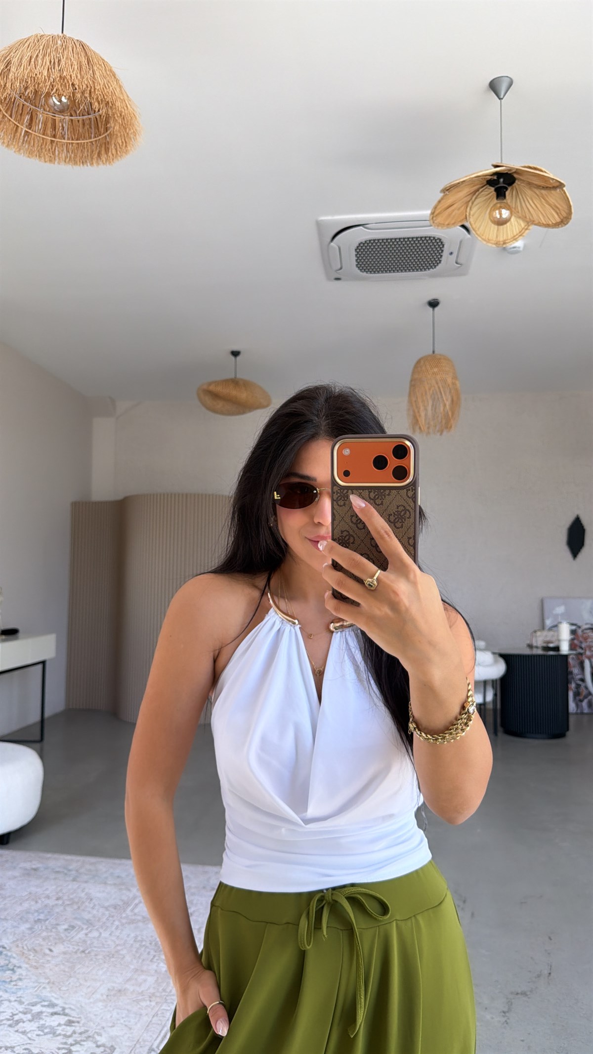 Beyaz Degaje Kolyeli Bluz