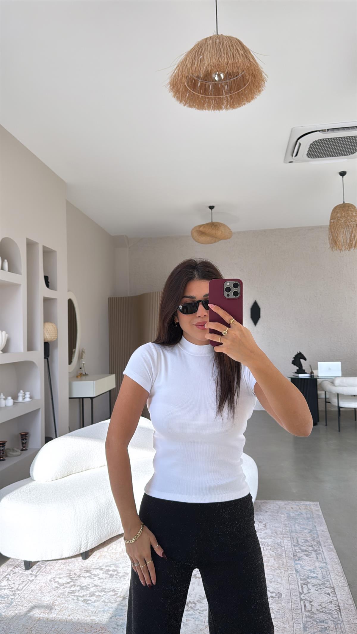 Beyaz Dik Yaka Basic