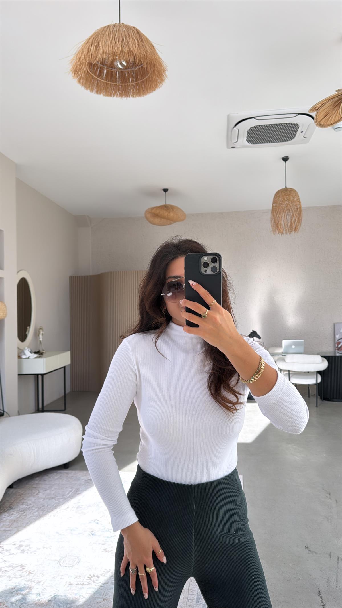 Beyaz Dik Yaka Kaşkorse Bluz