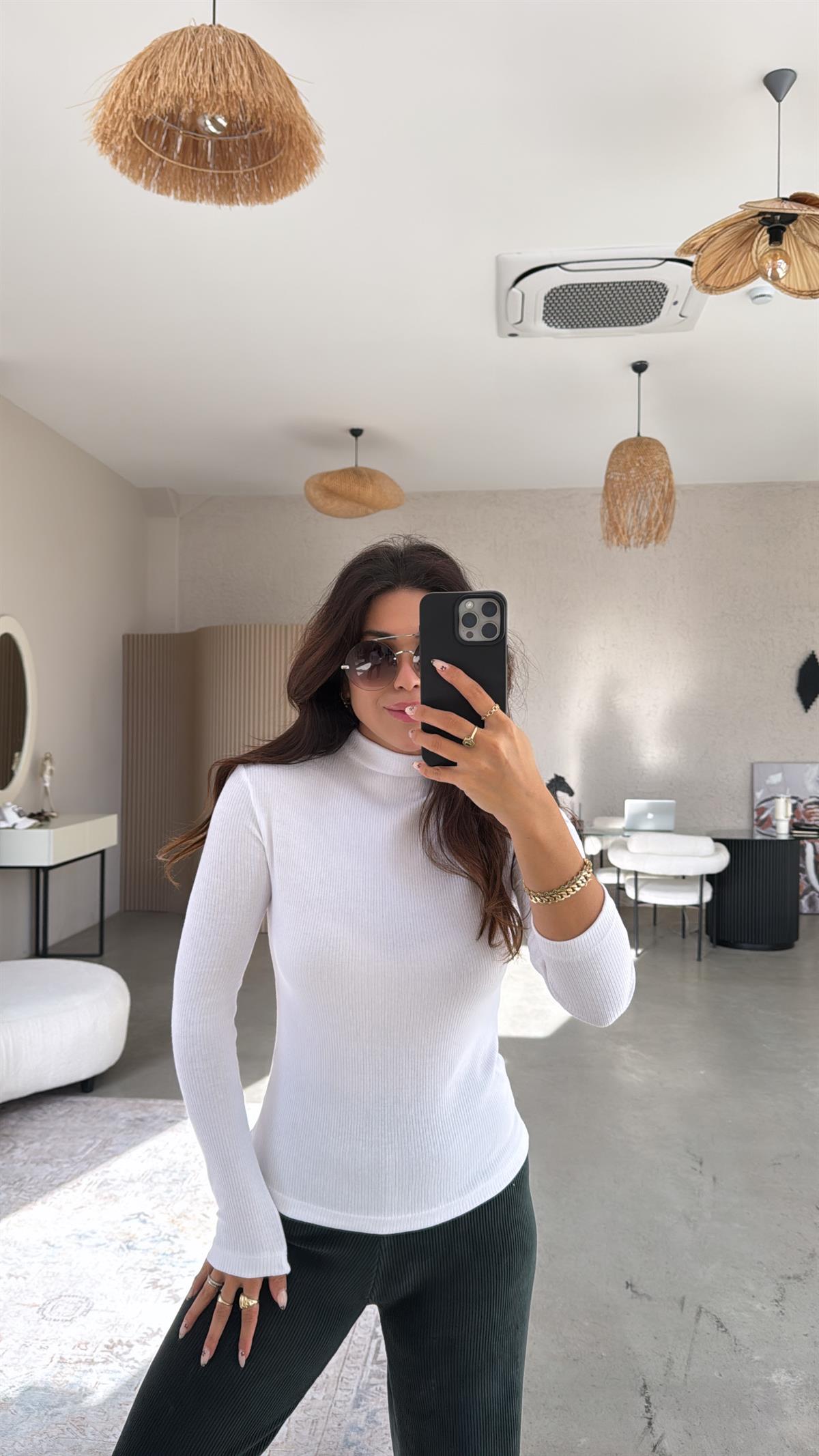 Beyaz Dik Yaka Kaşkorse Bluz