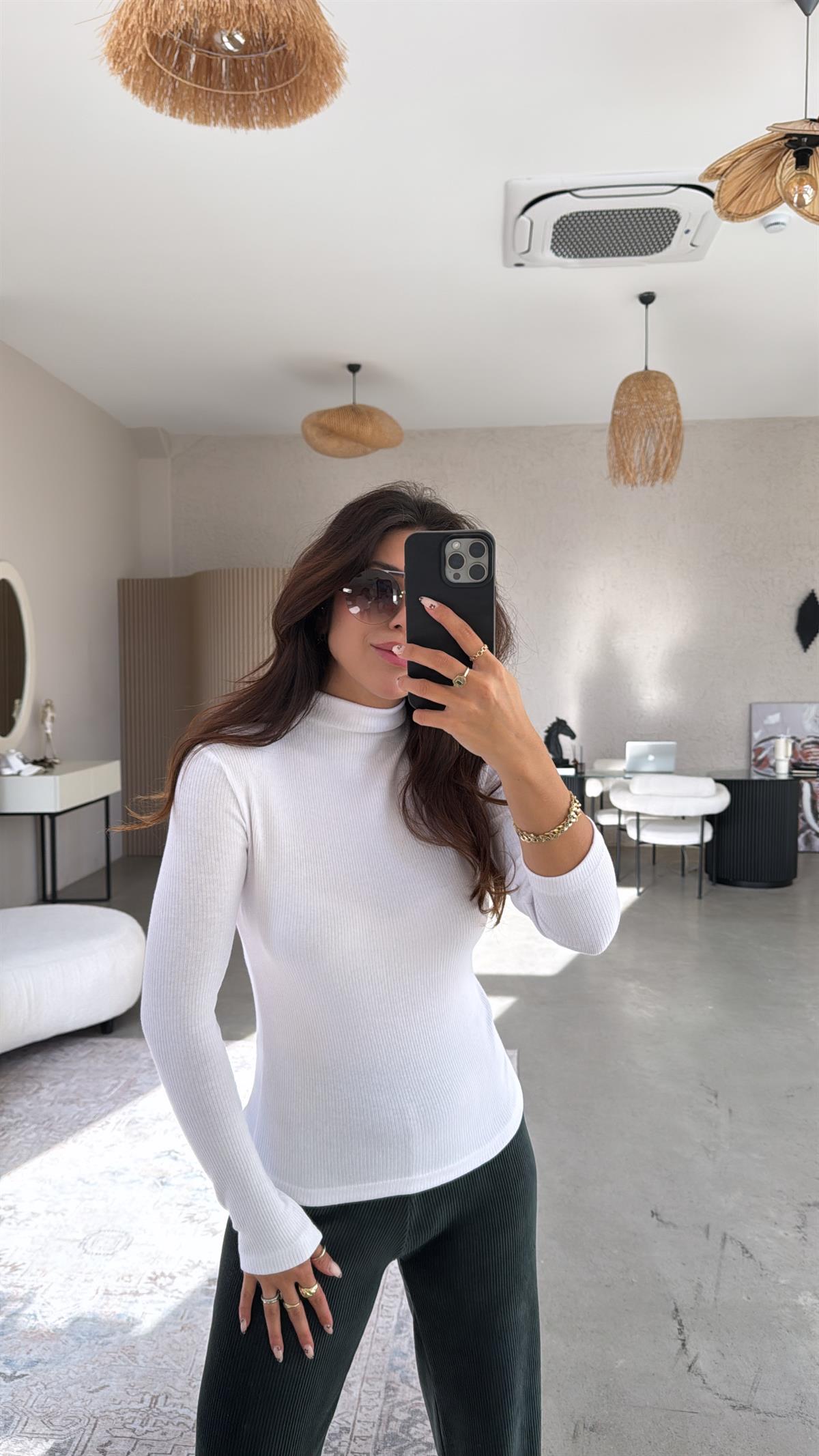 Beyaz Dik Yaka Kaşkorse Bluz