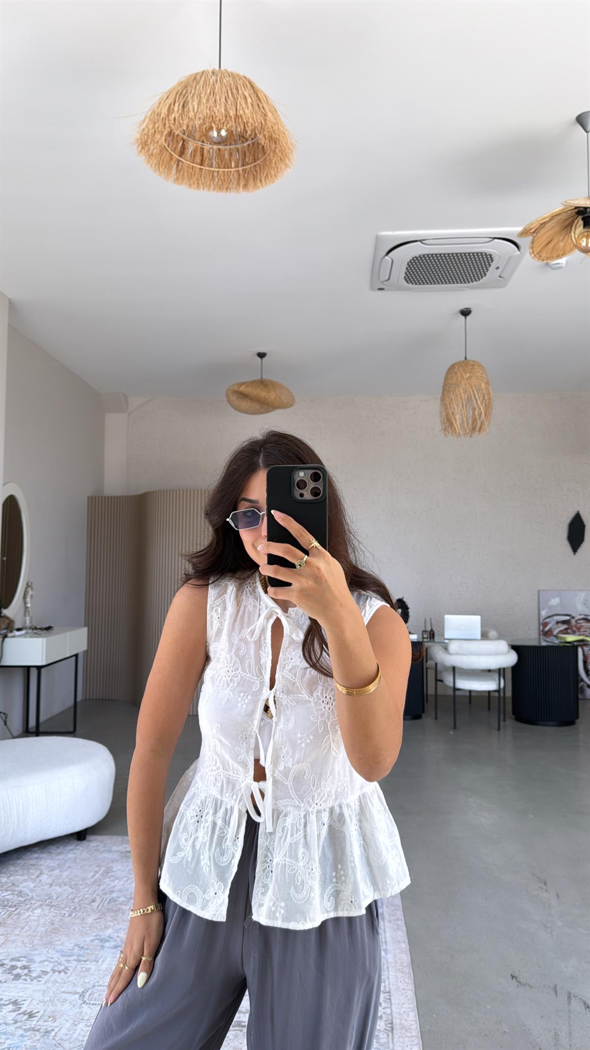Beyaz Fisto Bağcık Detaylı Bluz