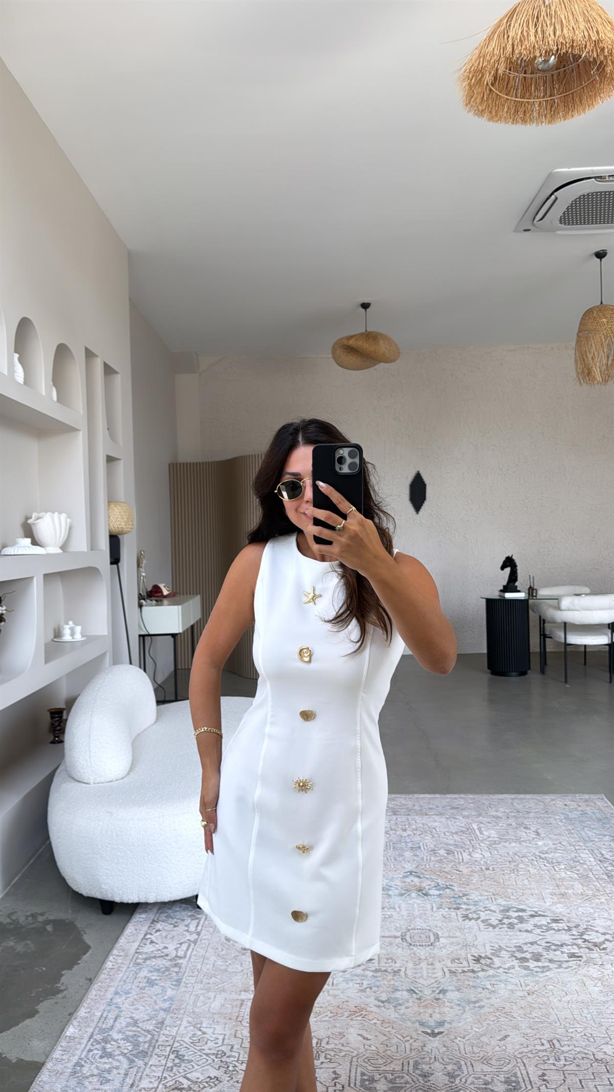 Beyaz Gold Aksesuarlı Krep Elbise
