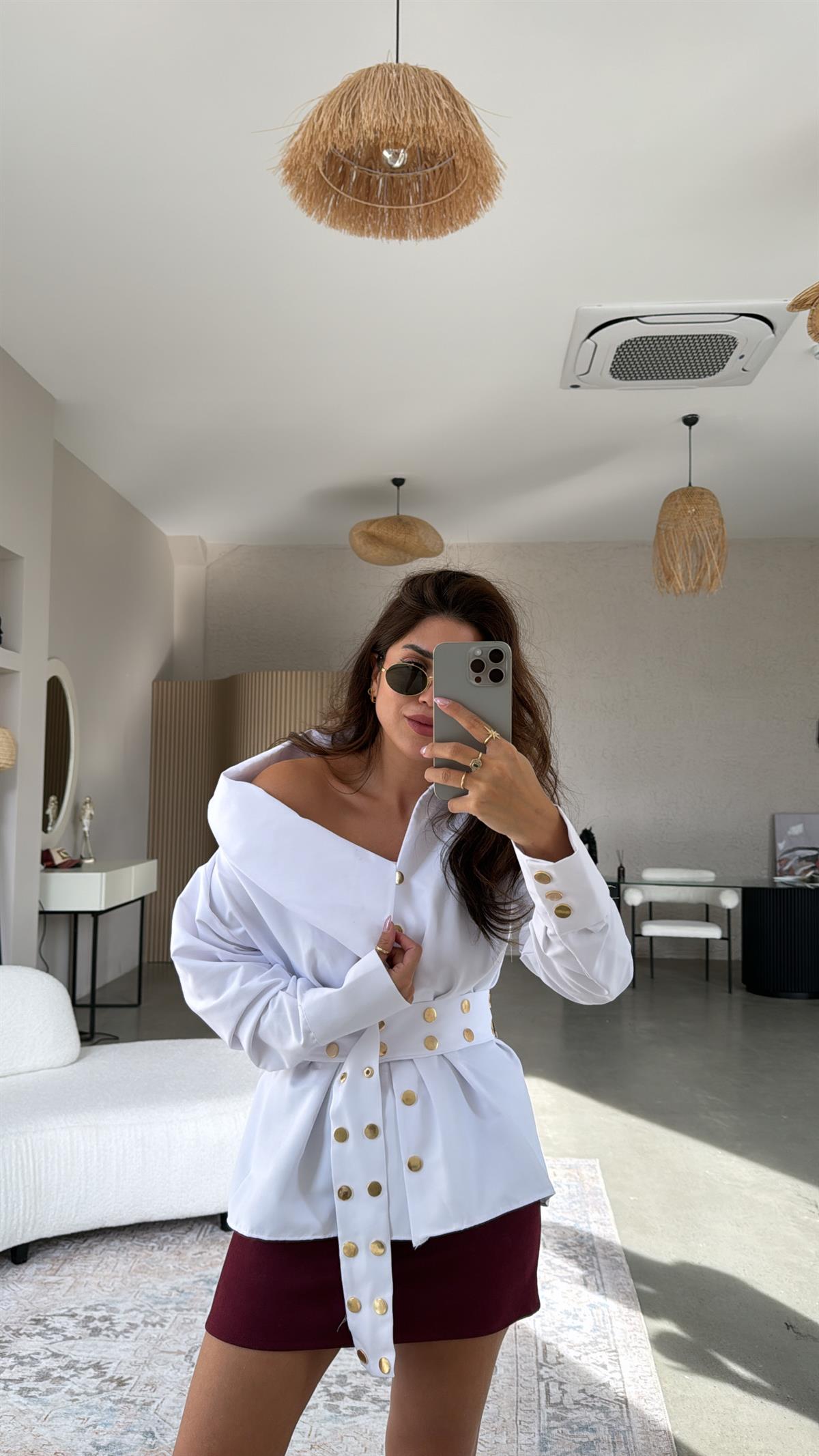 Beyaz Gold Detaylı Tasarım Muadil Gömlek