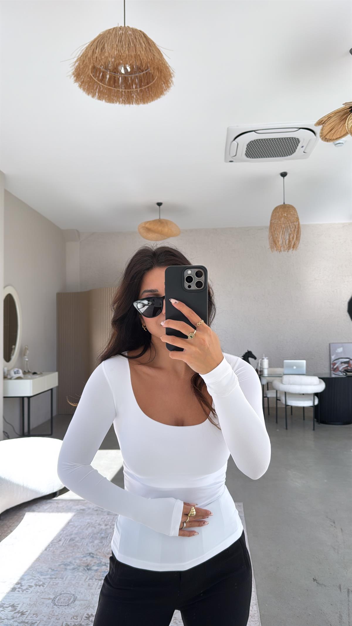 Beyaz Kare Yaka Poliamid Bluz