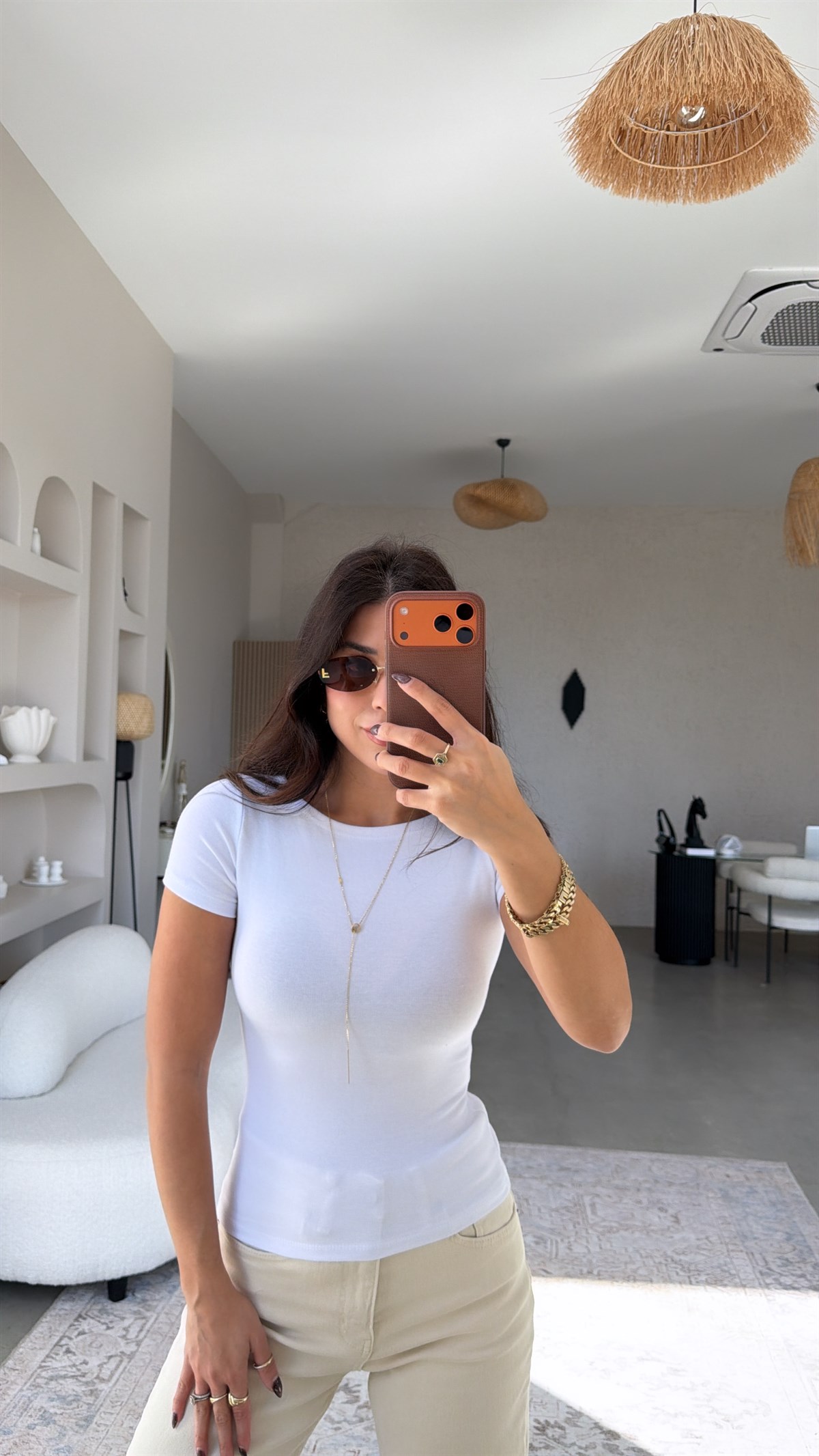 Beyaz Kayık Yaka Oturan Pamuk Basic Tshirt