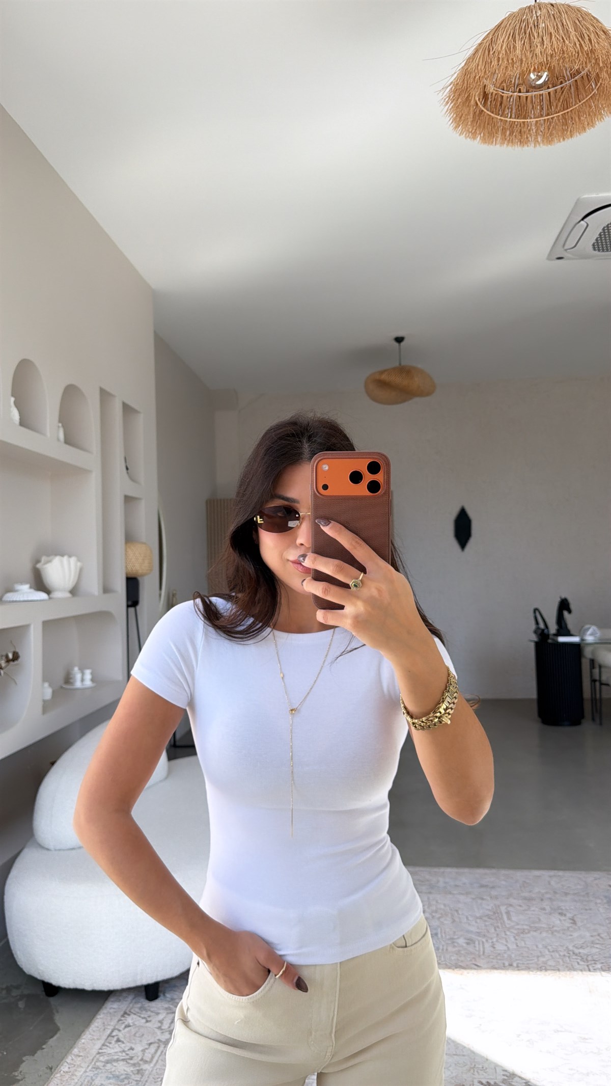 Beyaz Kayık Yaka Oturan Pamuk Basic Tshirt