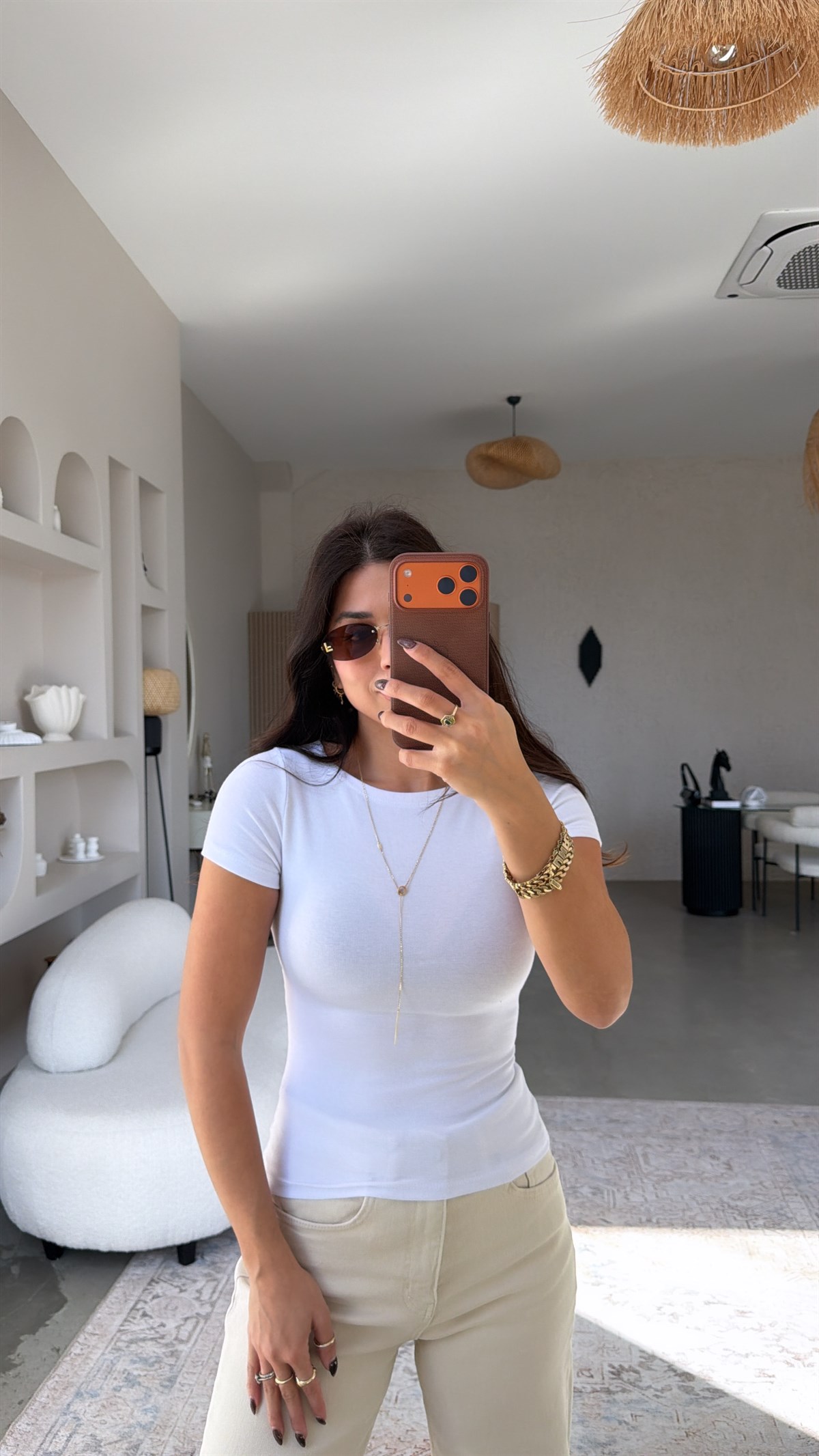 Beyaz Kayık Yaka Oturan Pamuk Basic Tshirt