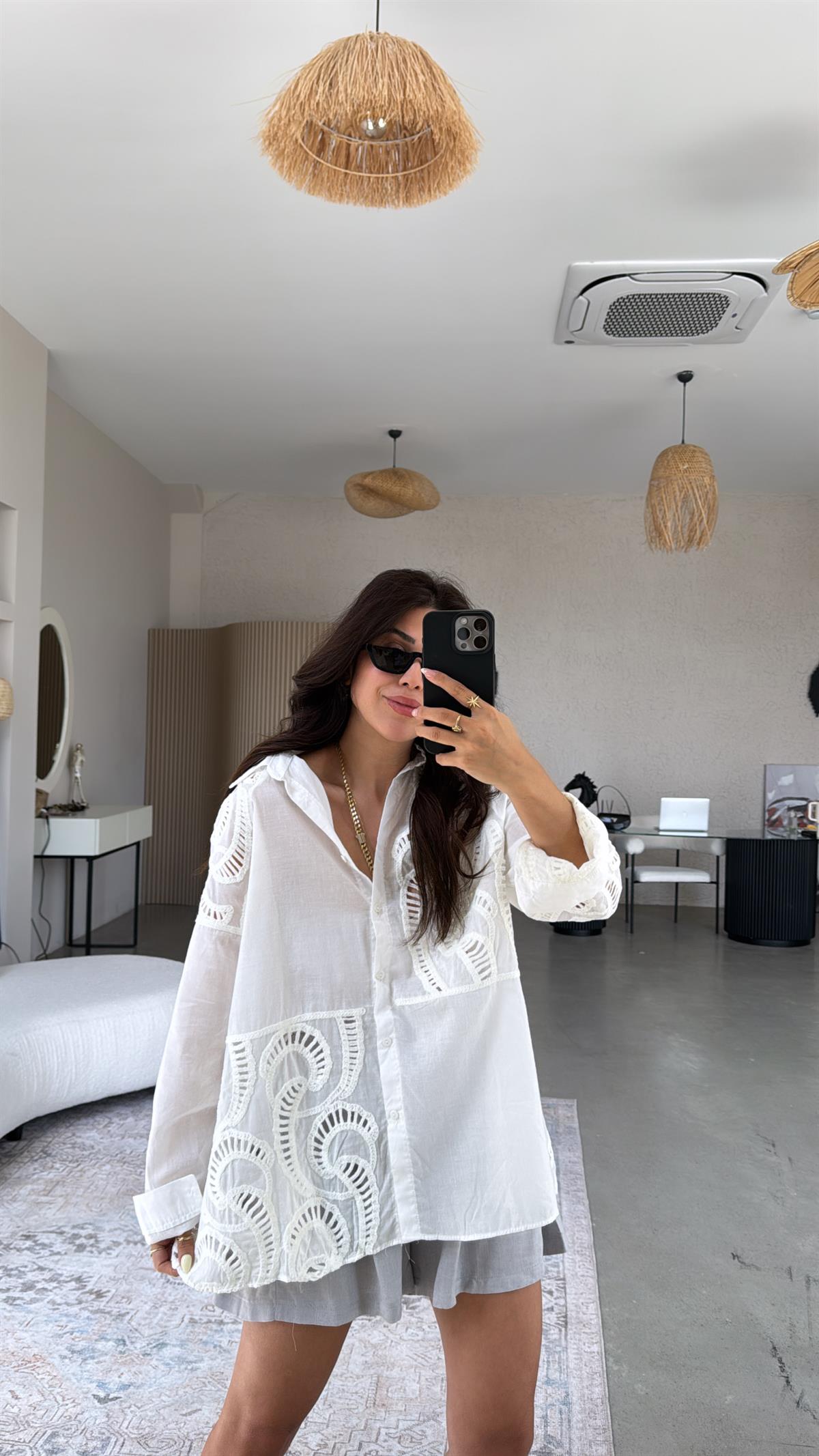 Beyaz Keten Patchwork İşlemeli Gömlek