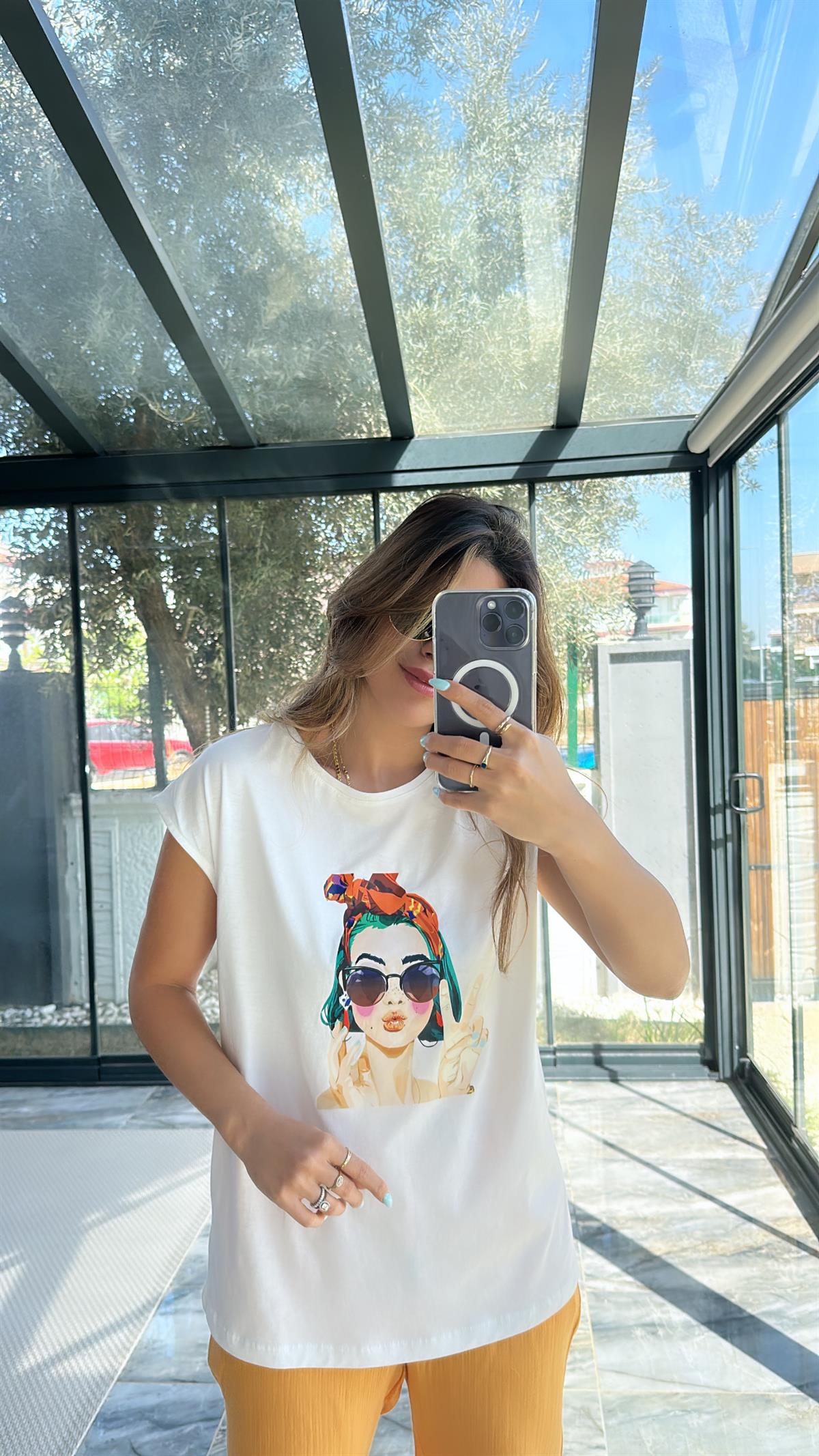 Beyaz Kız Baskılı Tshirt