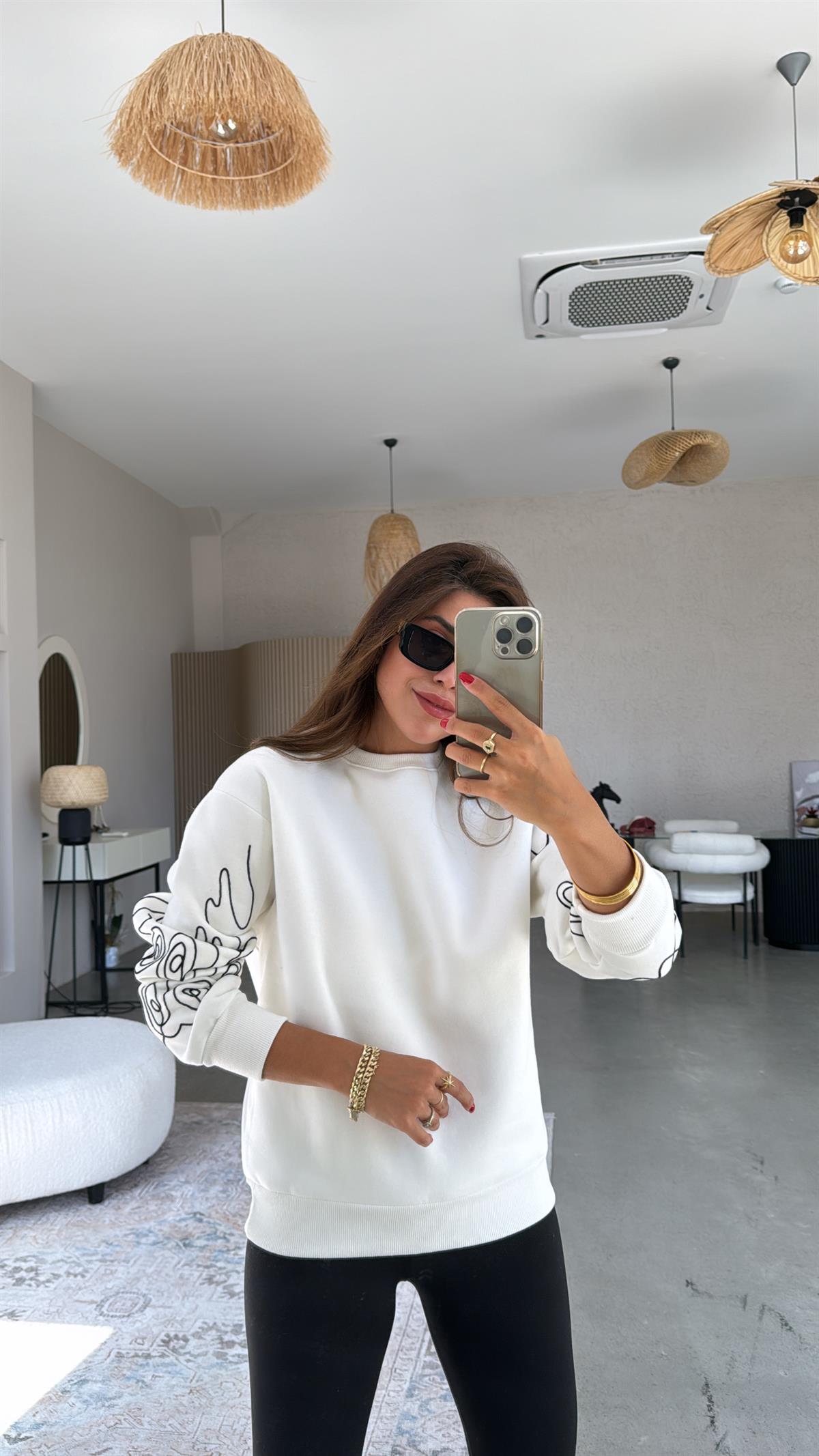 Beyaz Kolları Nakışlı Şardonlu Sweatshirt