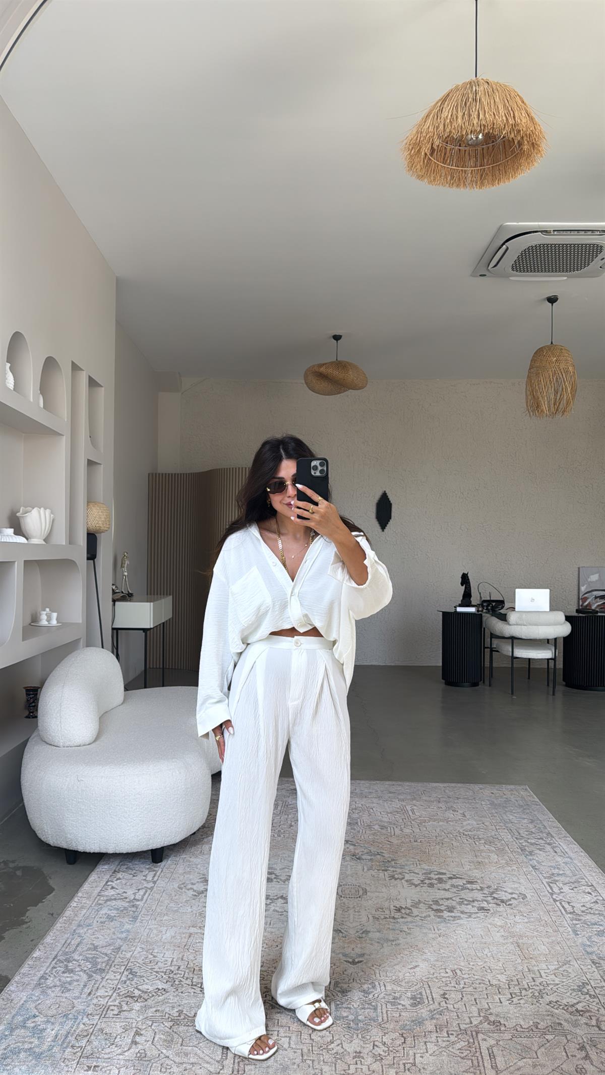 Beyaz Kruvaze Pile Pantolon