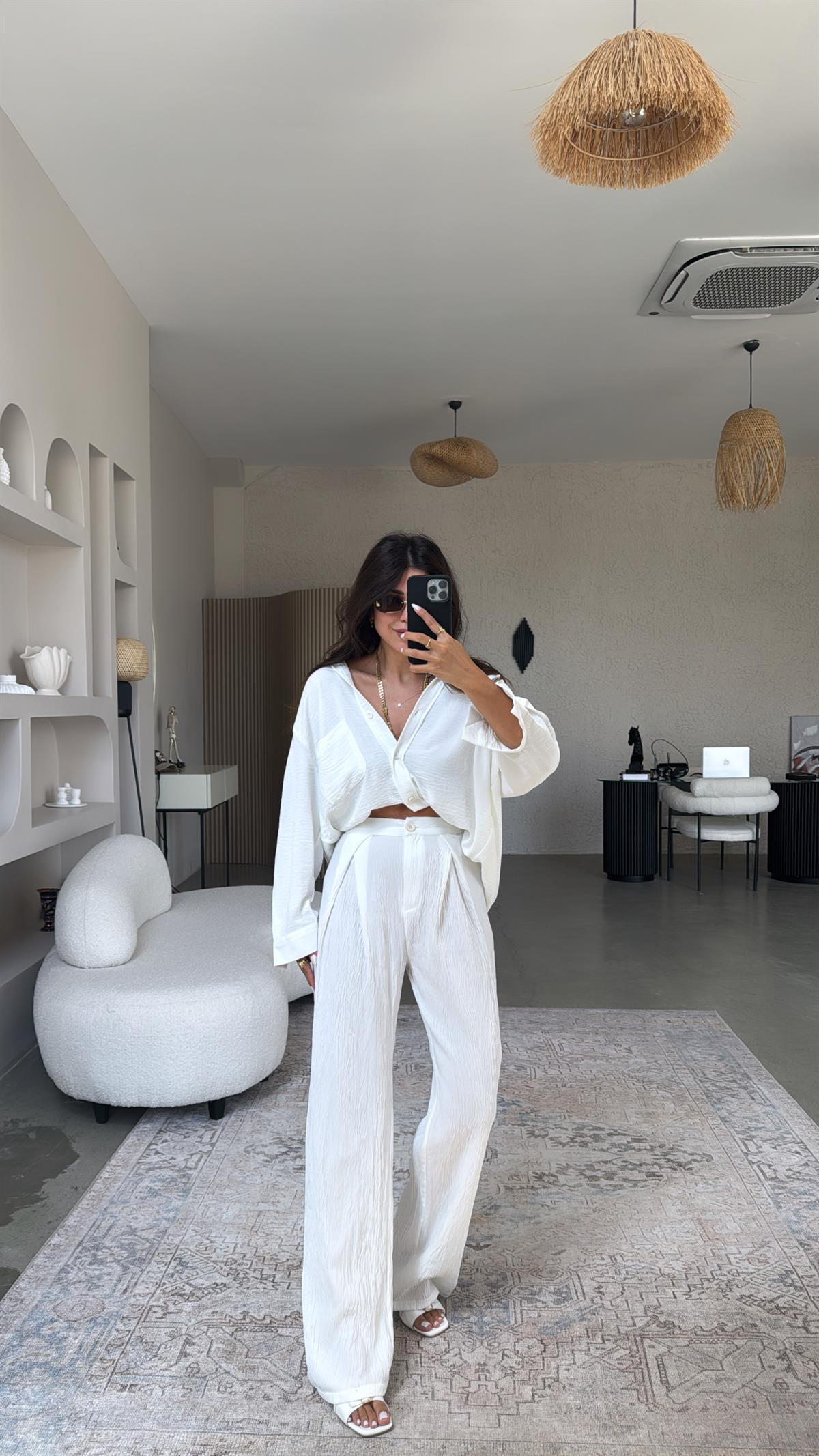 Beyaz Kruvaze Pile Pantolon