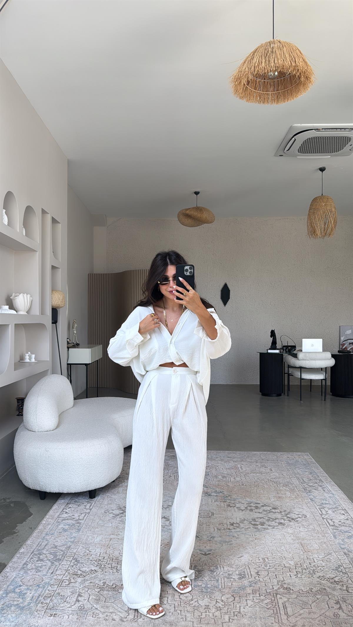 Beyaz Kruvaze Pile Pantolon