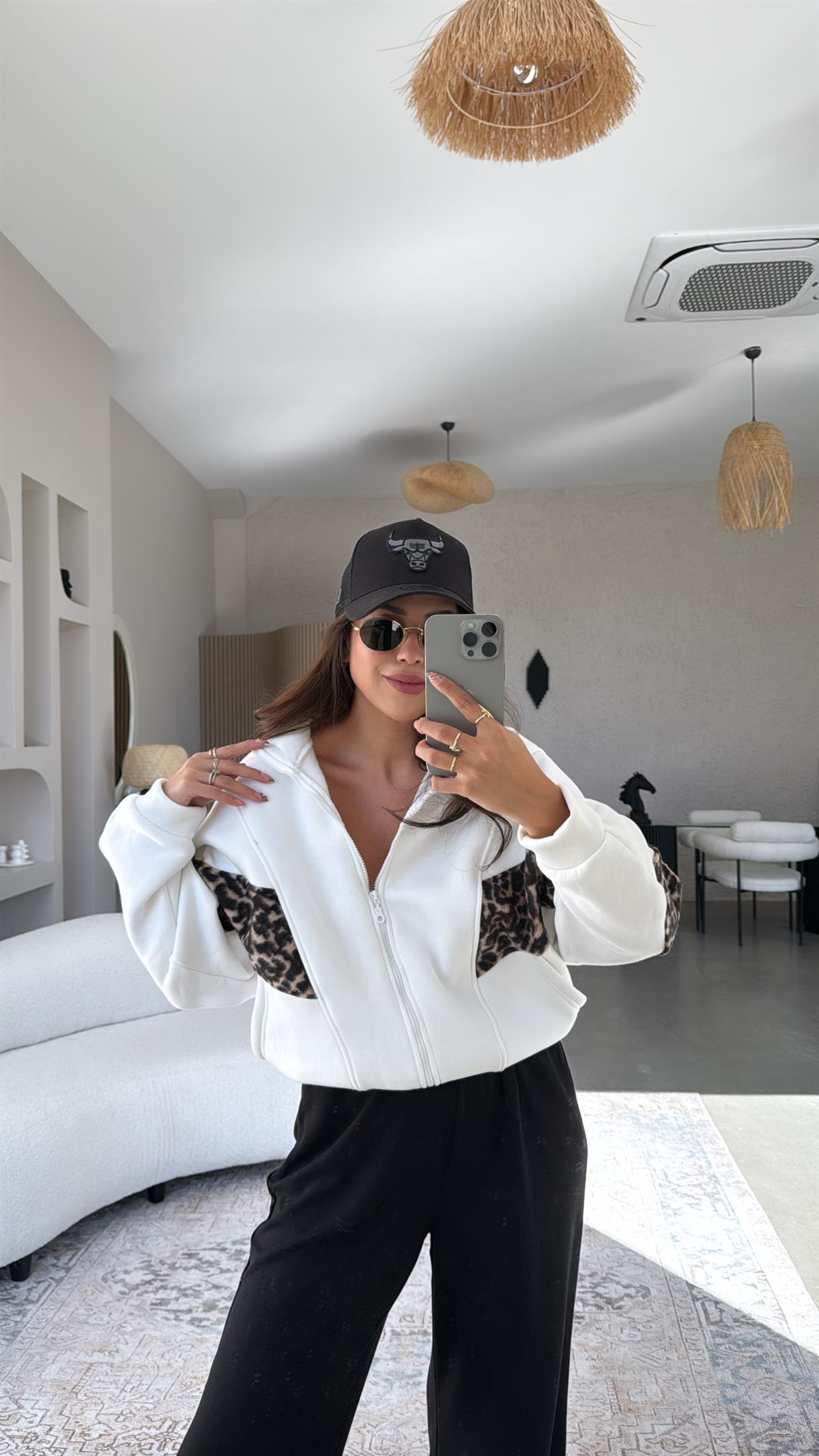 Beyaz Leopar Şeritli Hoodie