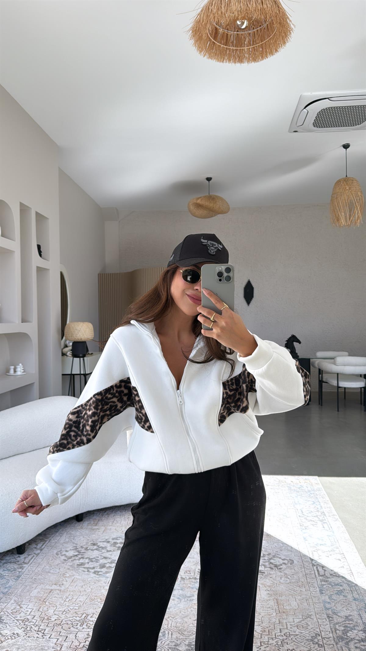 Beyaz Leopar Şeritli Hoodie