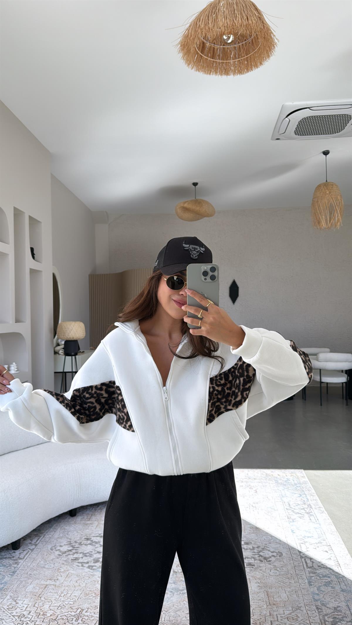 Beyaz Leopar Şeritli Hoodie