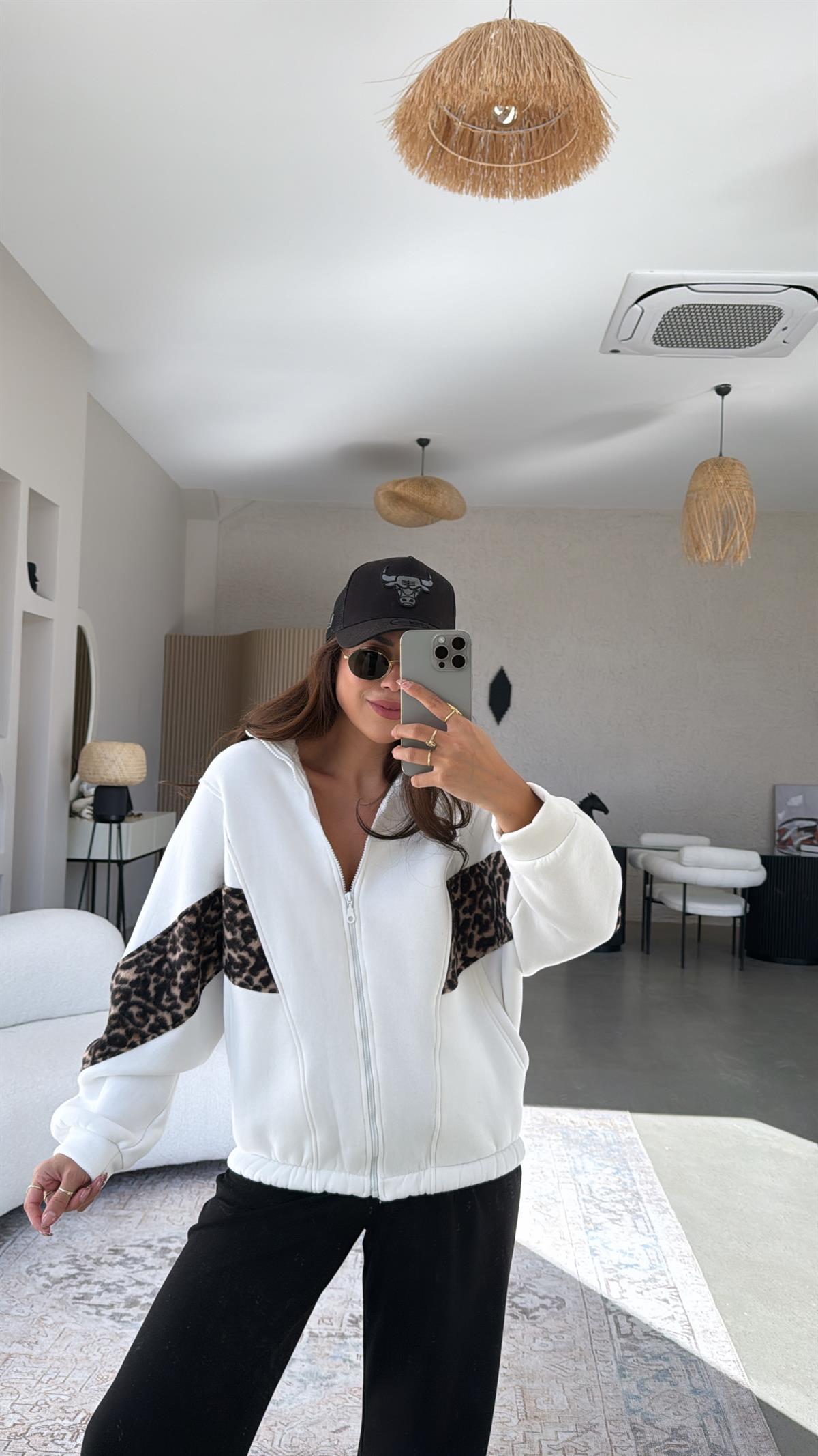 Beyaz Leopar Şeritli Hoodie