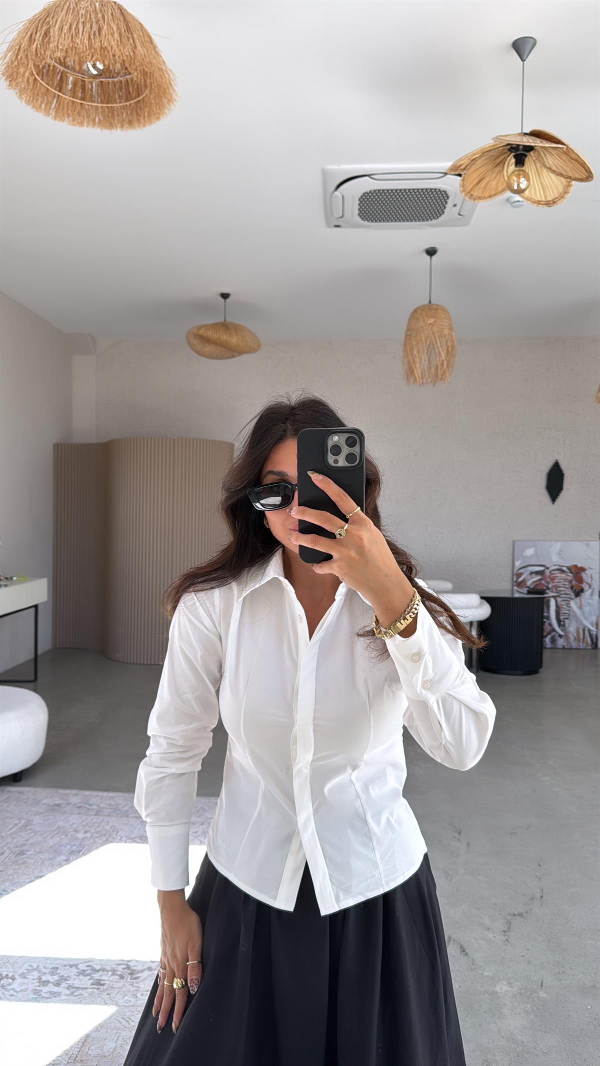 Beyaz Likralı Oturan Patlı Gömlek