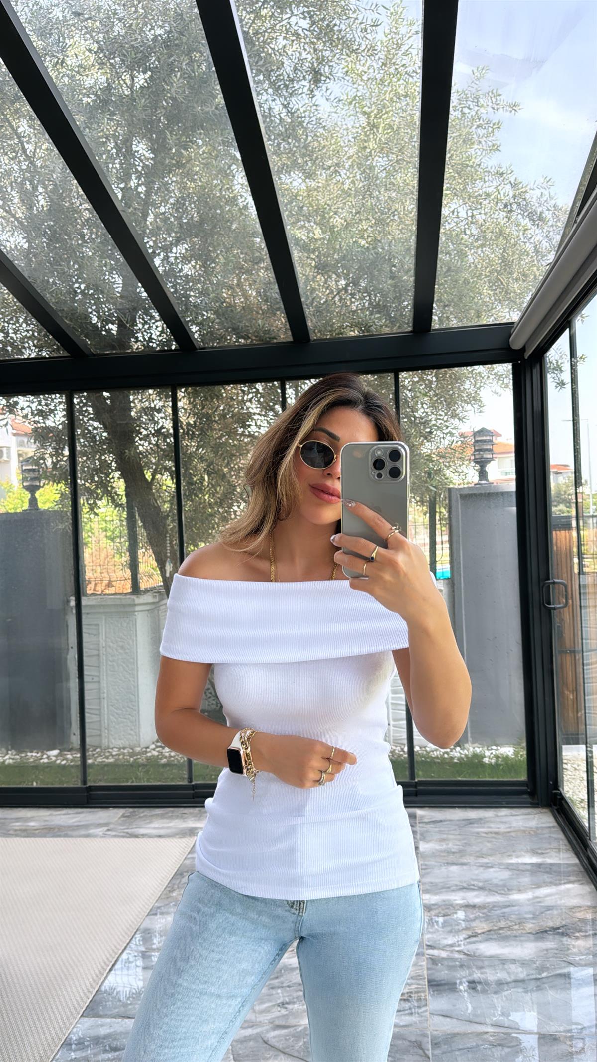 Beyaz Madonna Kısa Kol Bluz