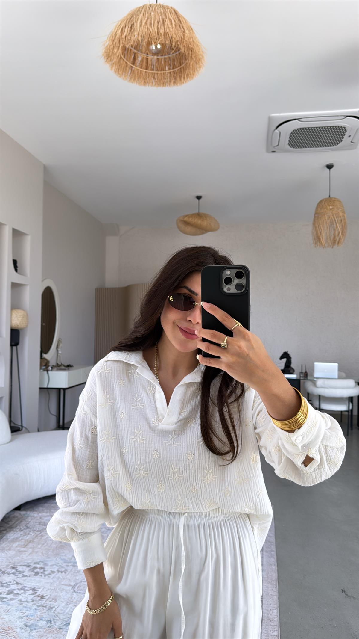 Beyaz Müslin Nakışlı Bluz