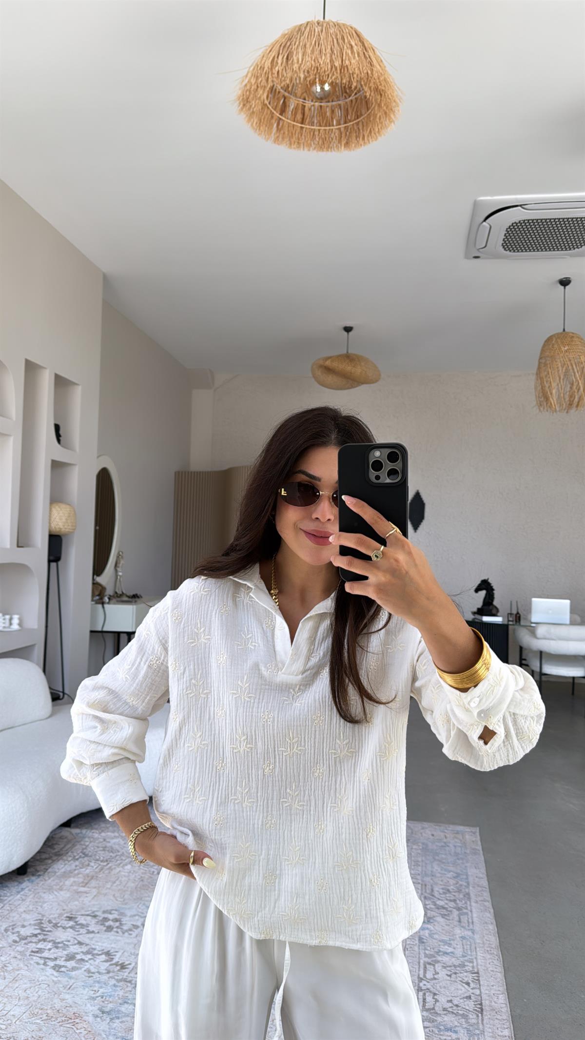 Beyaz Müslin Nakışlı Bluz