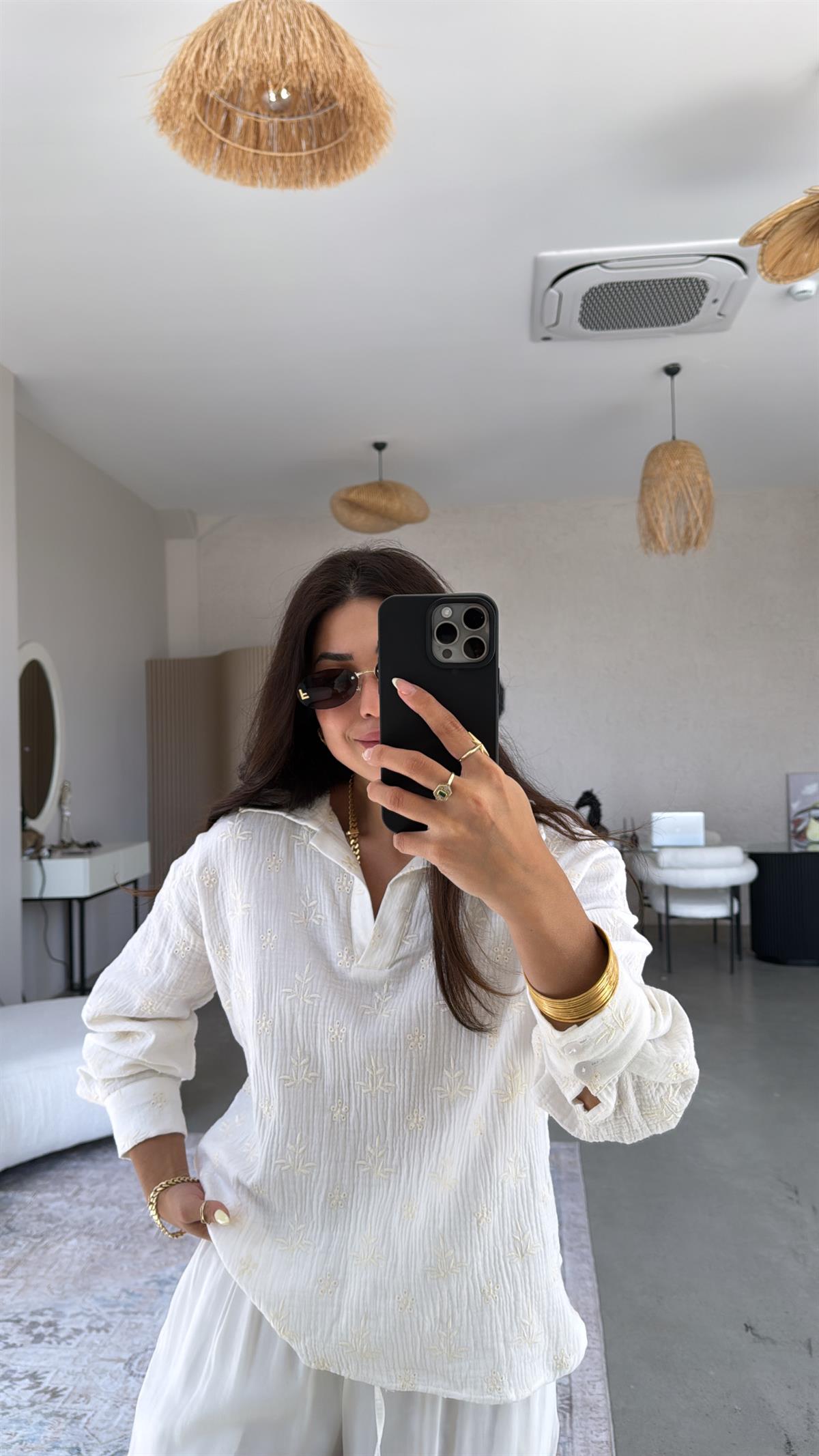 Beyaz Müslin Nakışlı Bluz