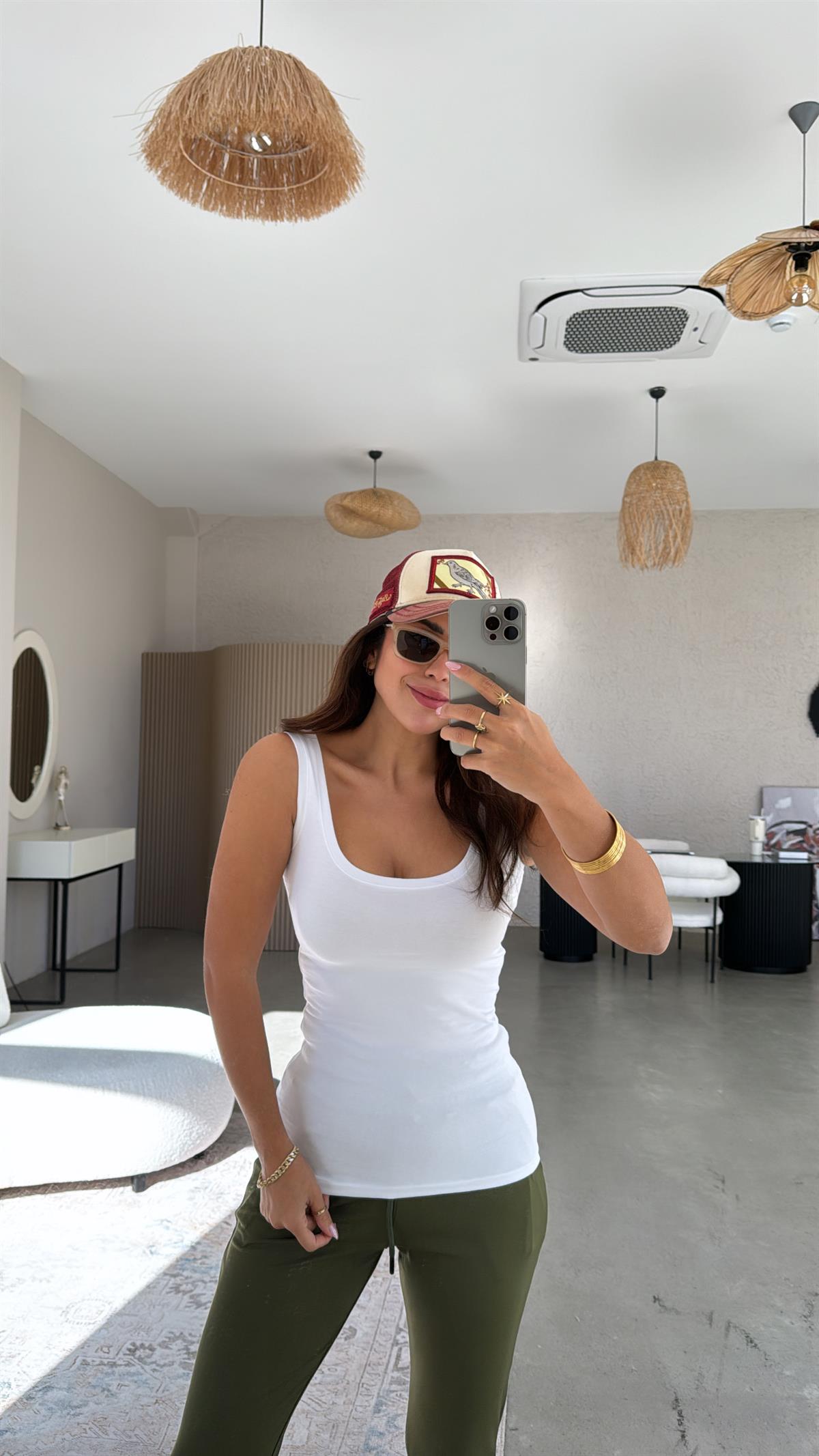 Beyaz Oval Yaka Pamuklu Atlet