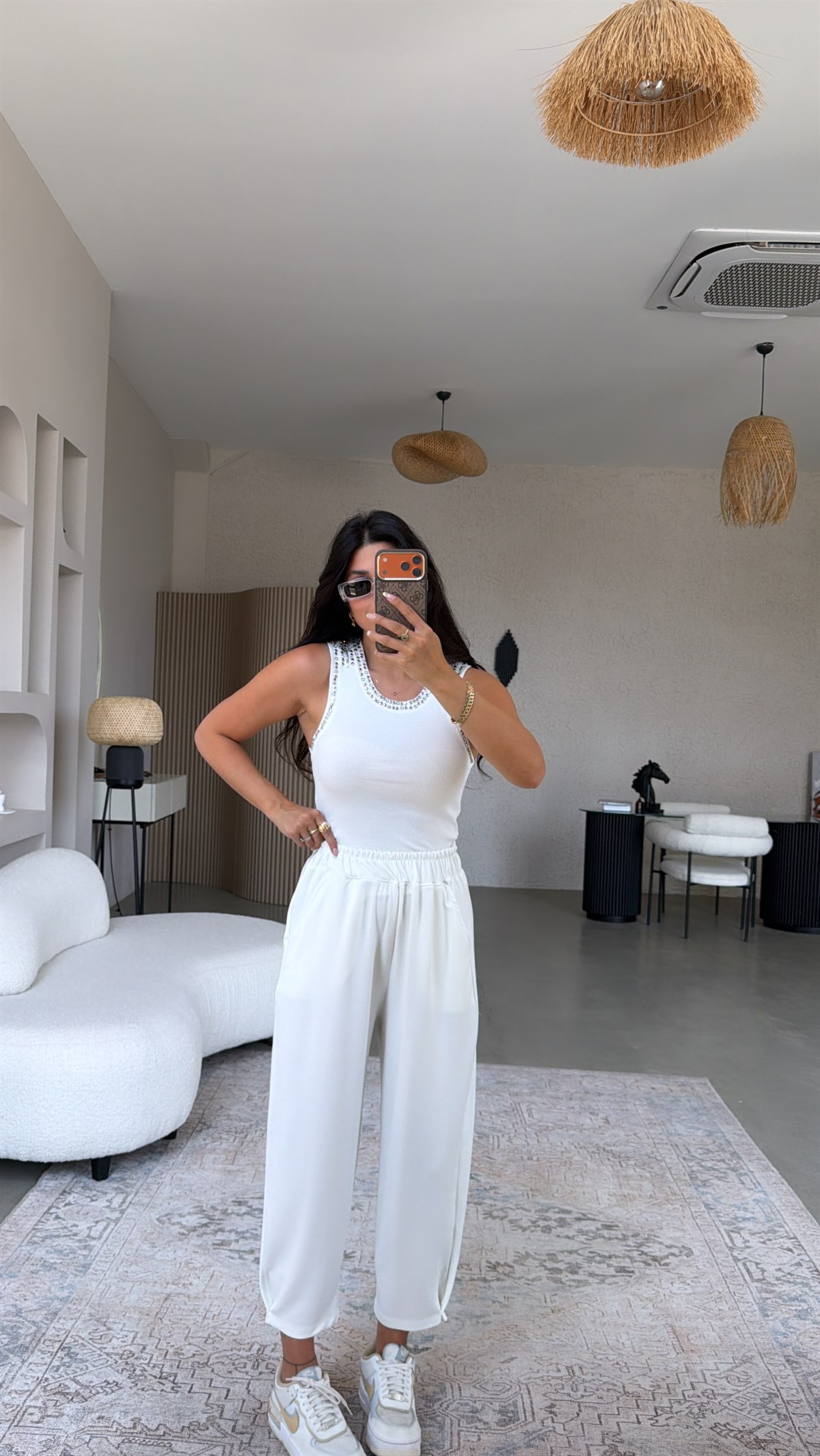 Beyaz Paça Tutturma Baggy Eşofman