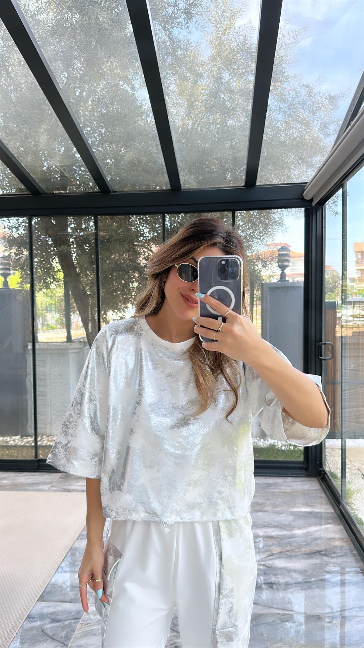 Beyaz Parlak Detaylı Takım