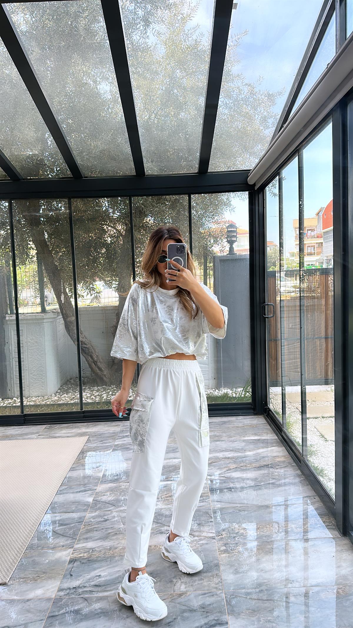 Beyaz Parlak Detaylı Takım