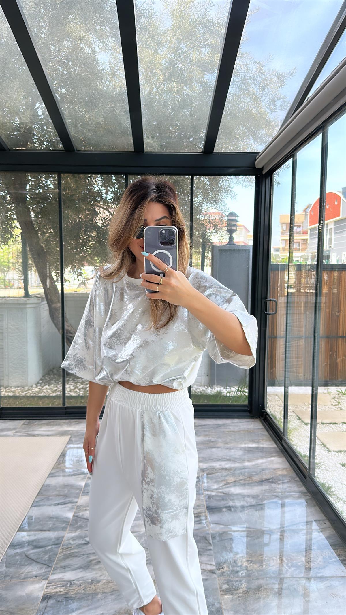 Beyaz Parlak Detaylı Takım