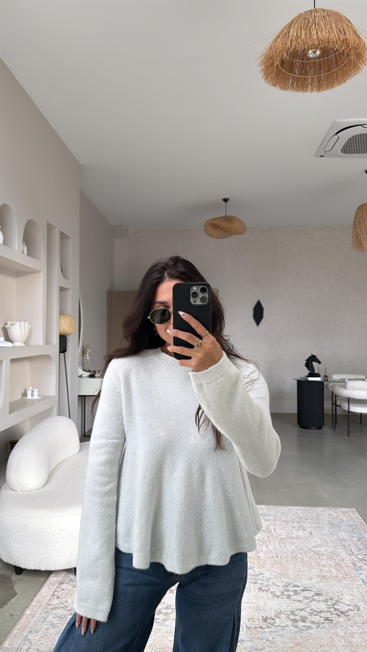 Beyaz Payetli Volanlı Yumoş Kazak