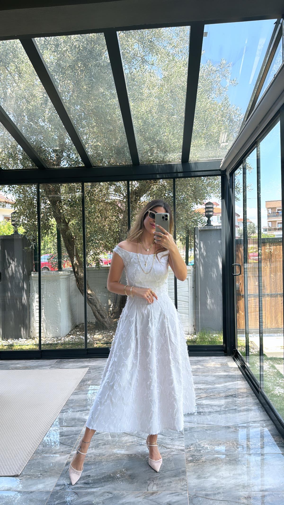 Bej Beyaz Püsküllü Hera Elbise
