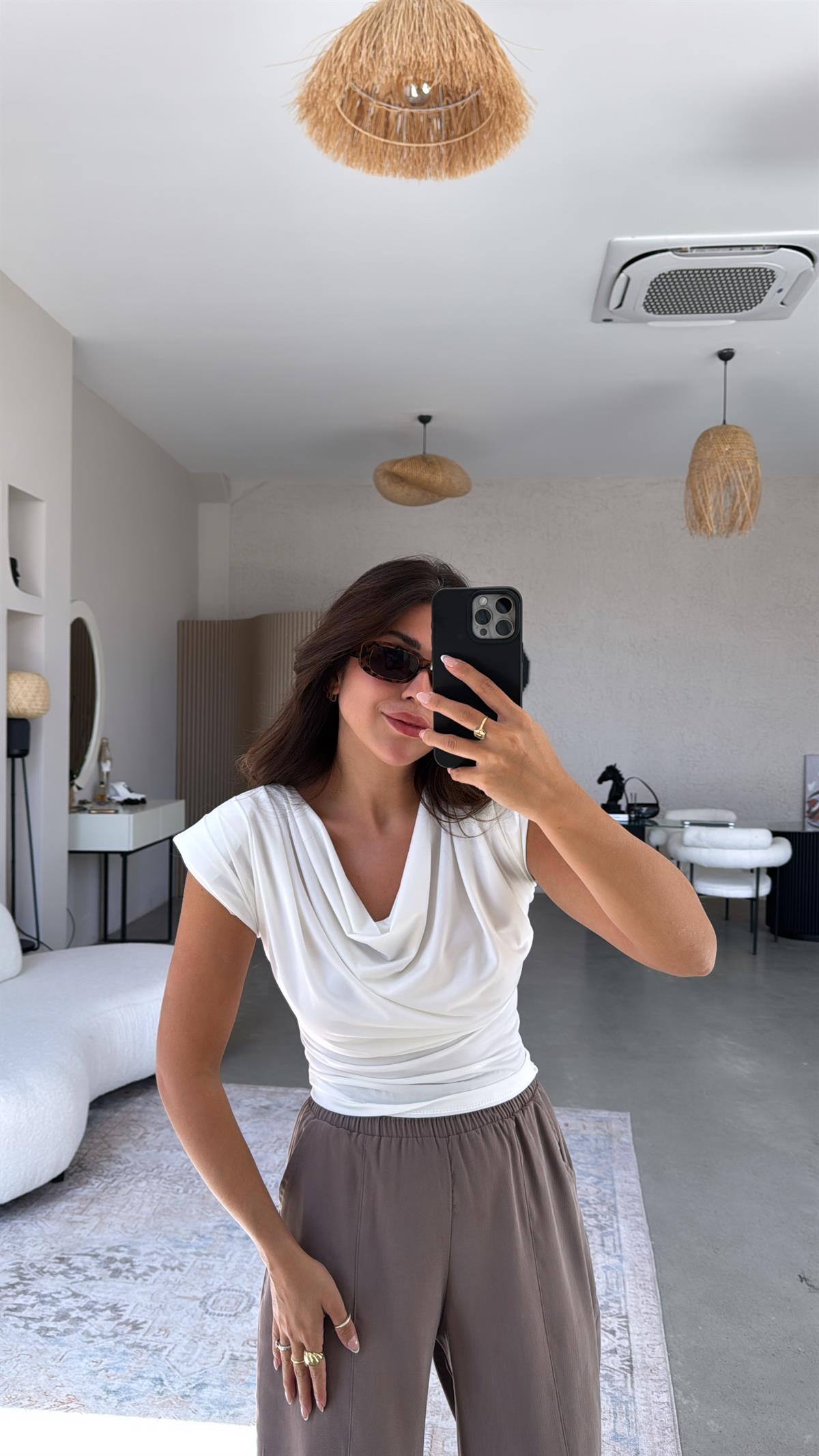 Beyaz Sandy Vatkalı Degaje Yaka Bluz