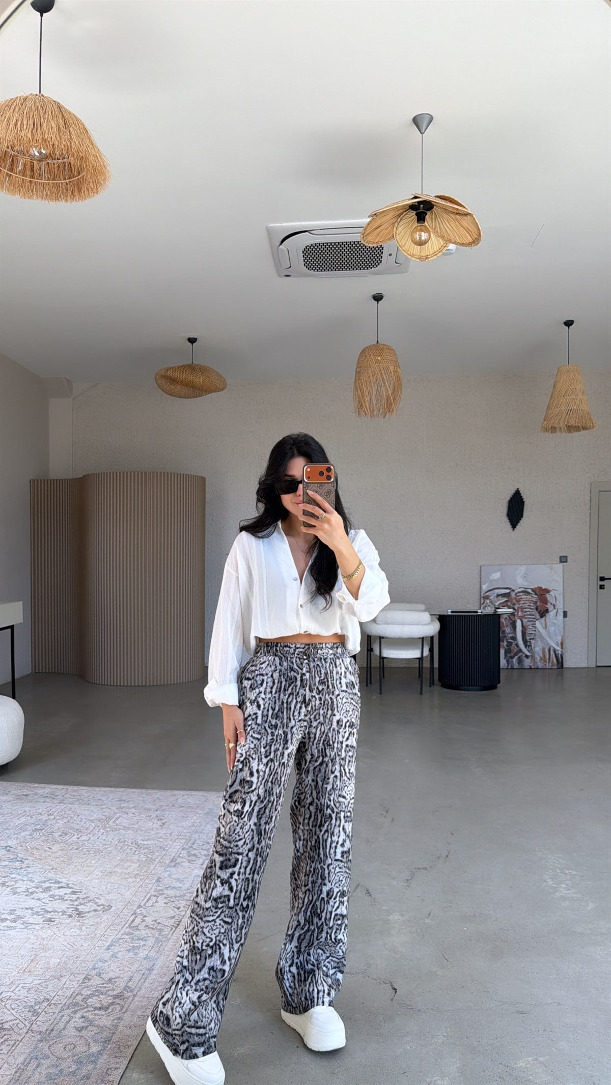 Beyaz Siyah Leoparlı Saten Pantolon