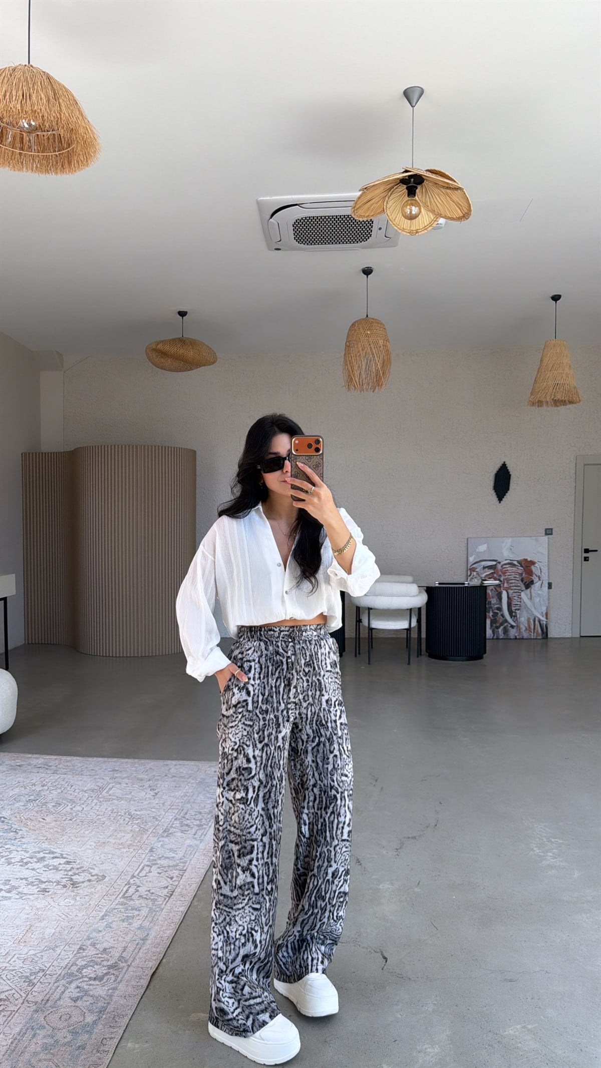 Beyaz Siyah Leoparlı Saten Pantolon