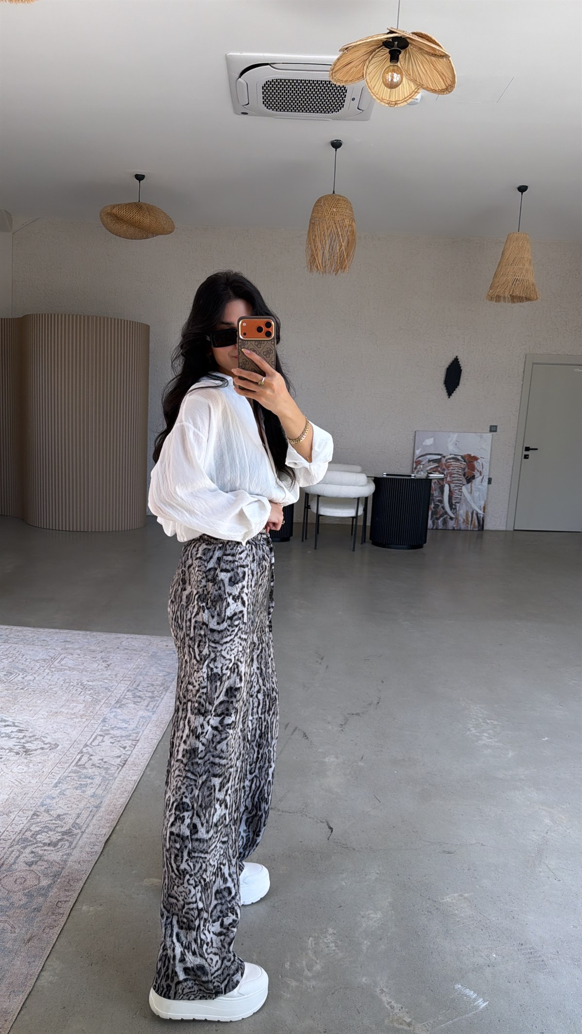 Beyaz Siyah Leoparlı Saten Pantolon