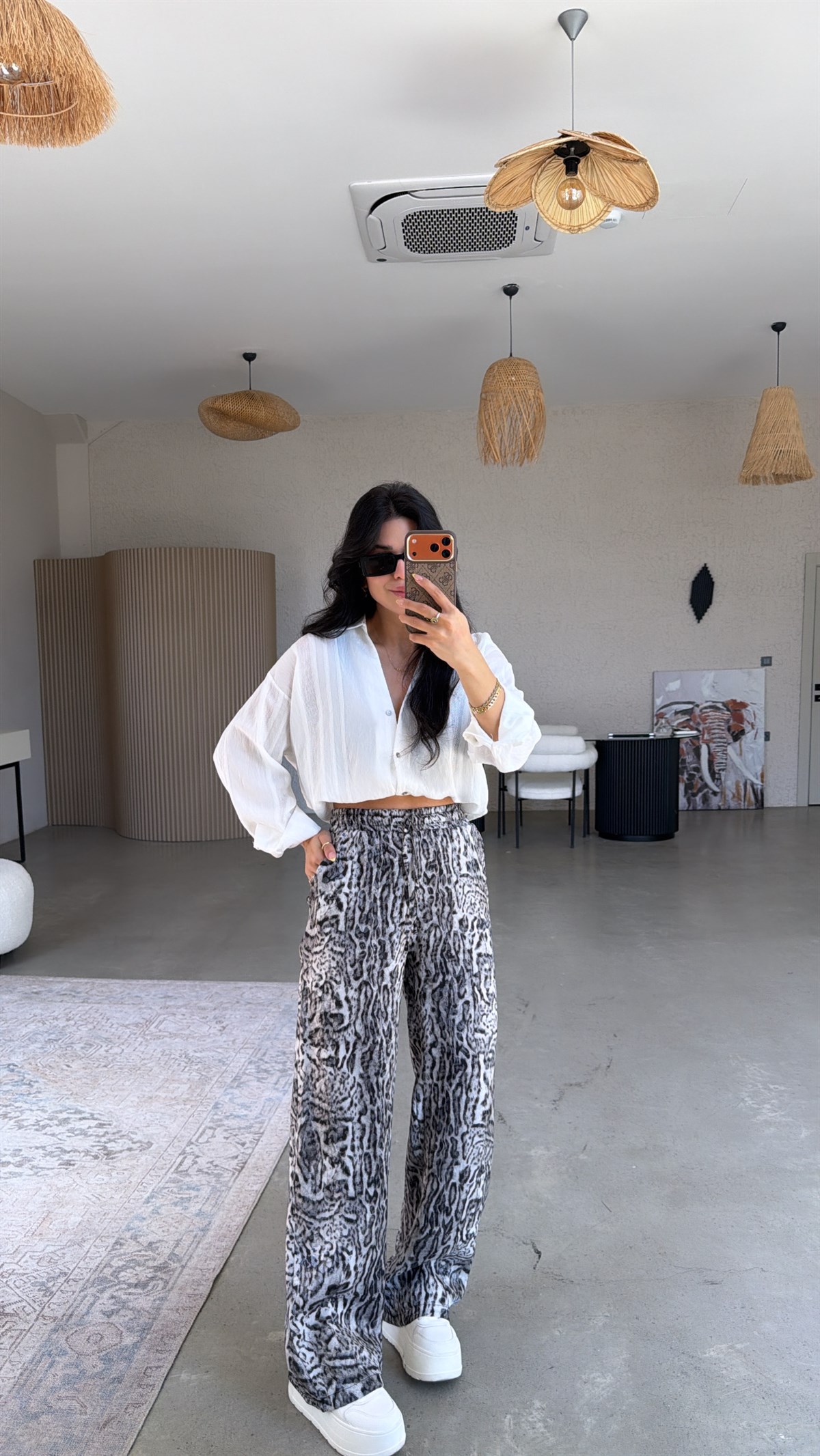 Beyaz Siyah Leoparlı Saten Pantolon