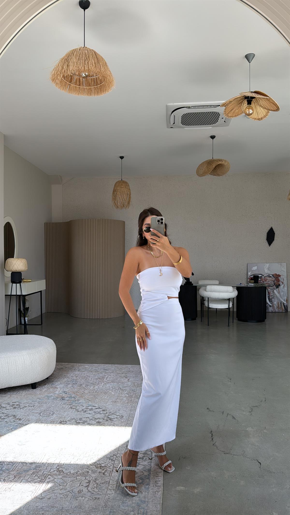 Beyaz Straplez Midi Elbise