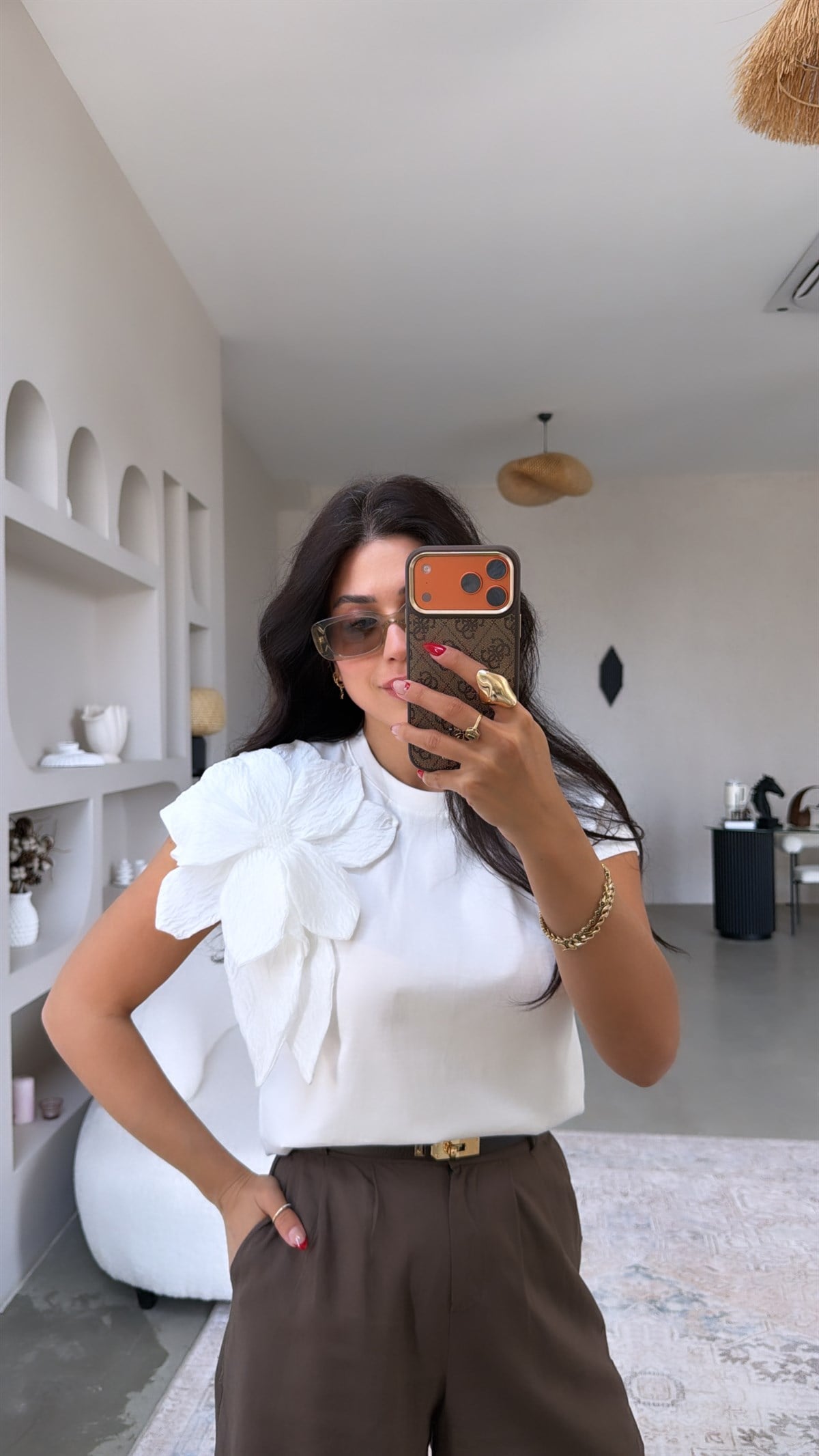 Beyaz Üç Boyutlu Çiçekli Kristal Taşlı Tshirt