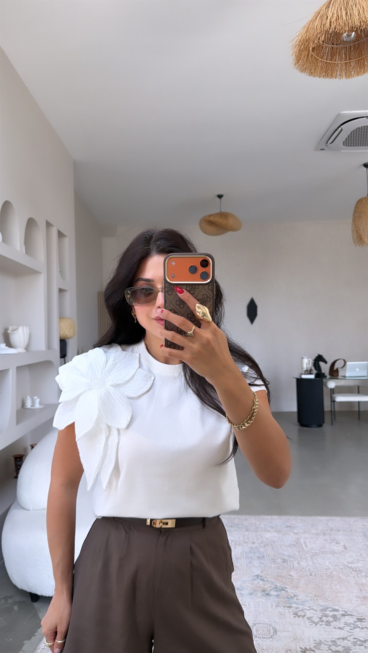 Beyaz Üç Boyutlu Çiçekli Kristal Taşlı Tshirt