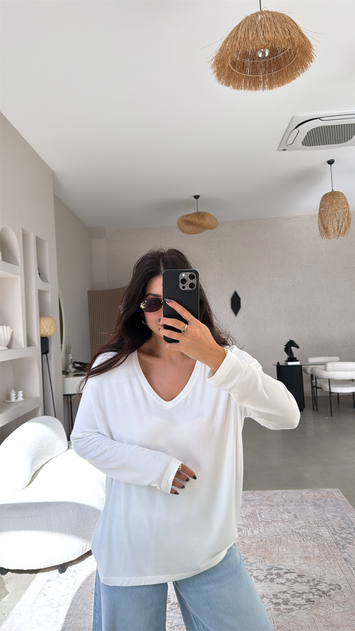 Beyaz V Yaka Uzun Kollu İthal Kumaşlı Bluz