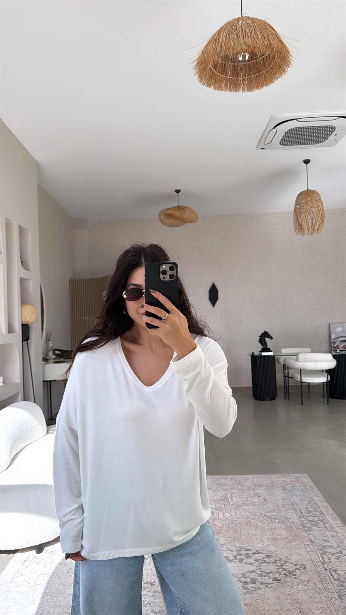 Beyaz V Yaka Uzun Kollu İthal Kumaşlı Bluz