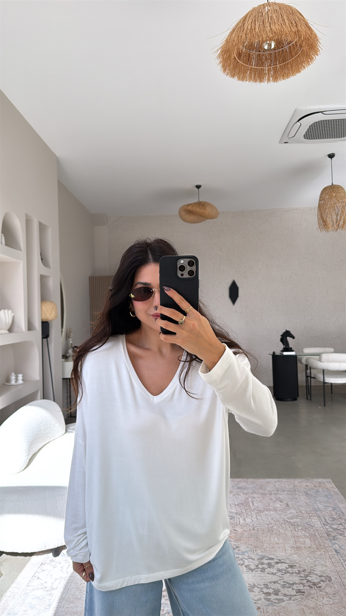 Beyaz V Yaka Uzun Kollu İthal Kumaşlı Bluz