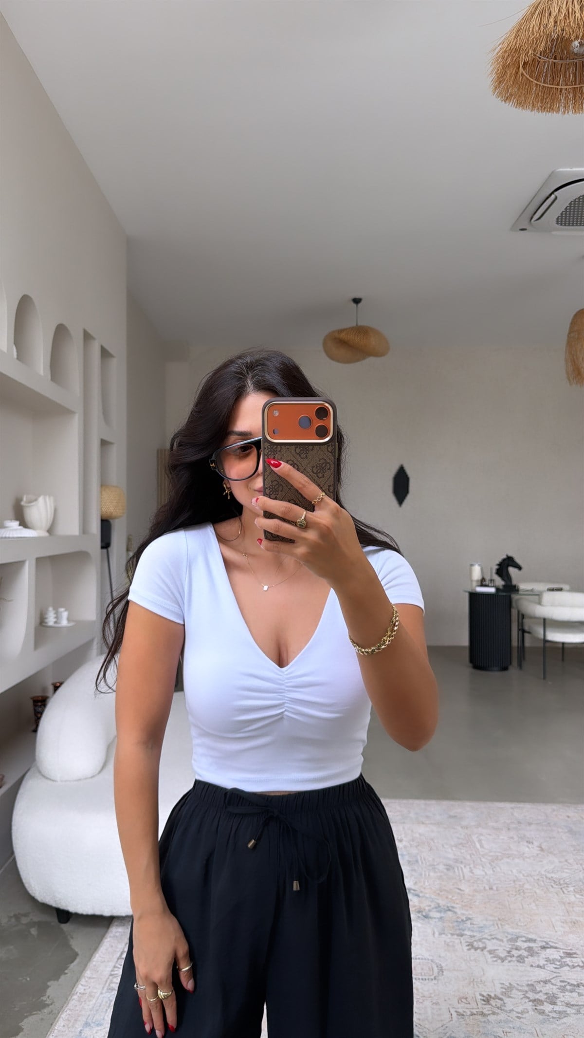 Beyaz V Yakası Büzgülü Crop Pamuk Tshirt