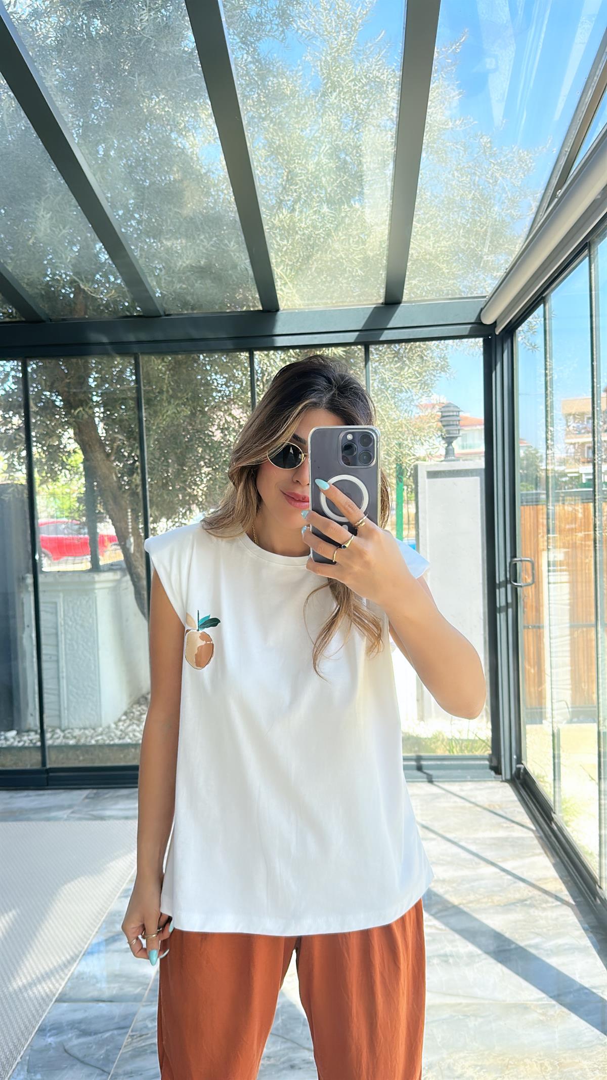 Beyaz Vatkalı Şeftali Tshirt