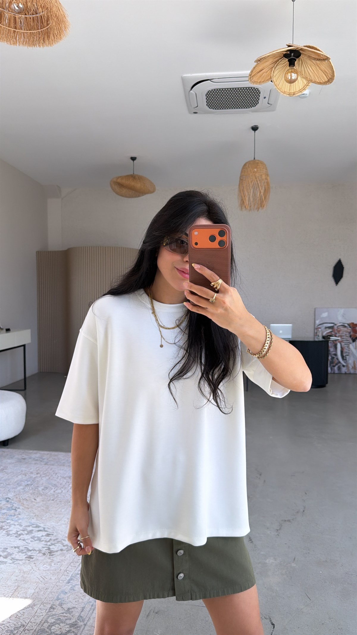 Beyaz Yanı Minik Yırtmaçlı Oversize Modal Tshirt